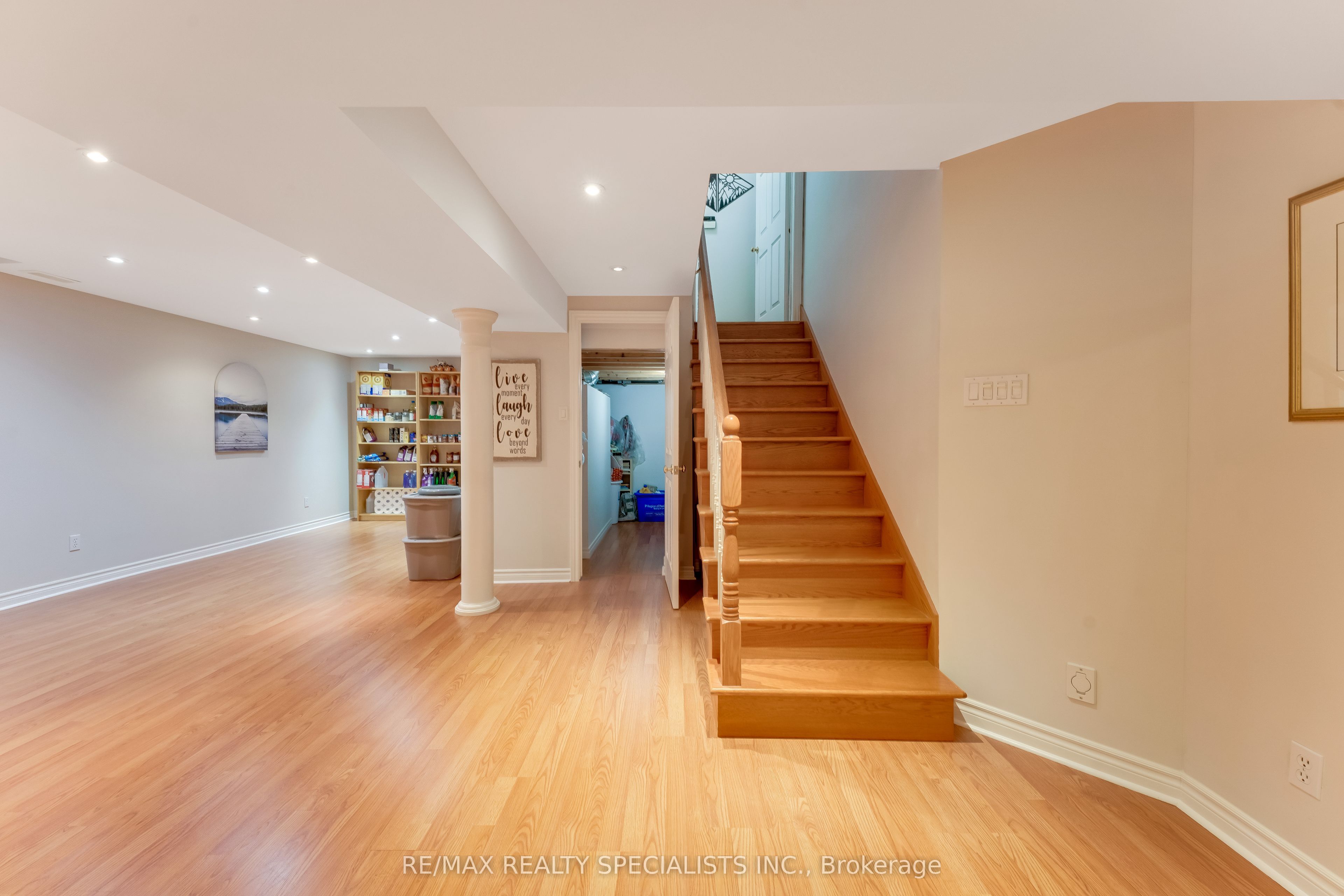 54 Red Plant Crescent Property Photo 24