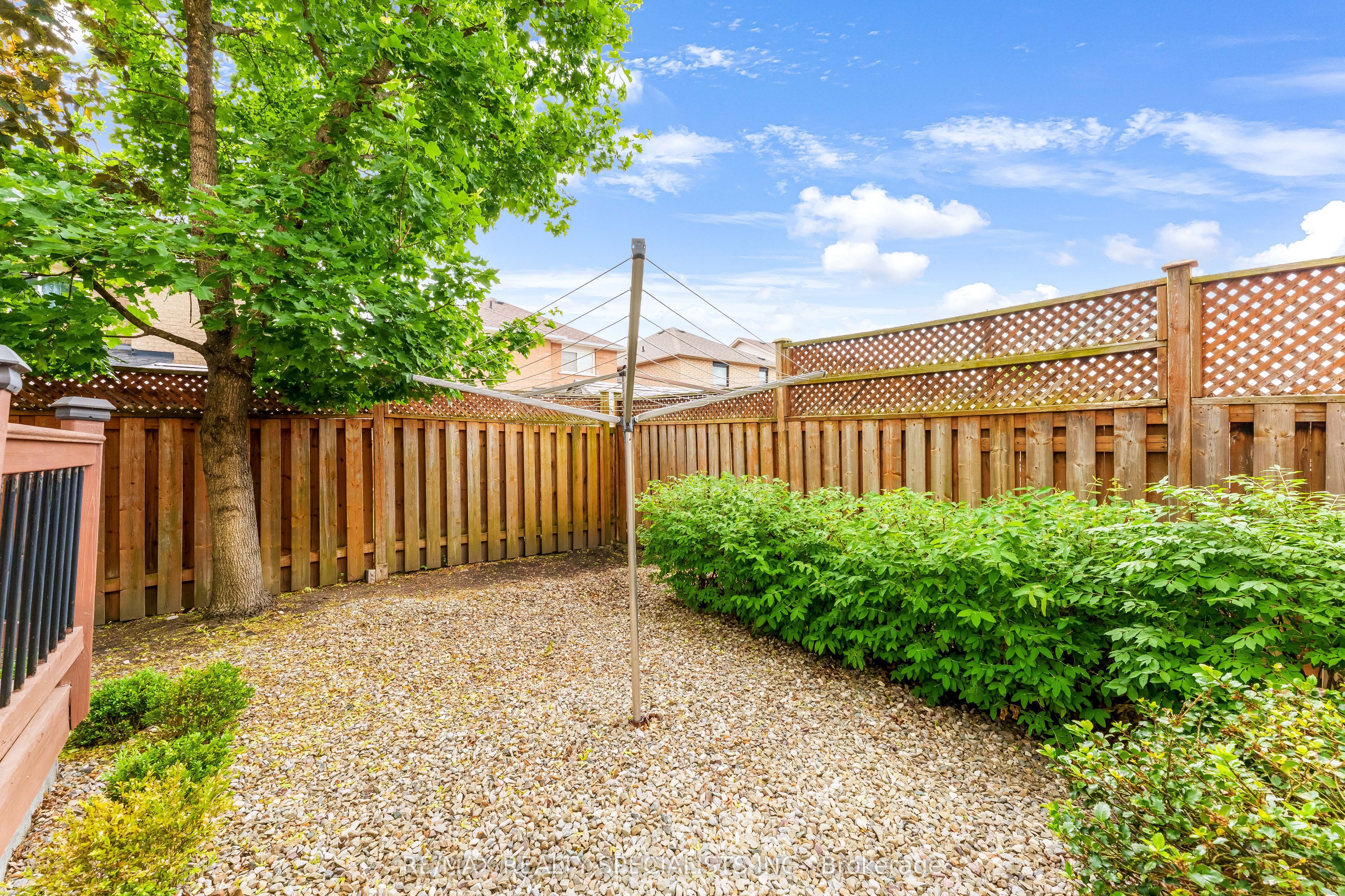 54 Red Plant Crescent Property Photo 30