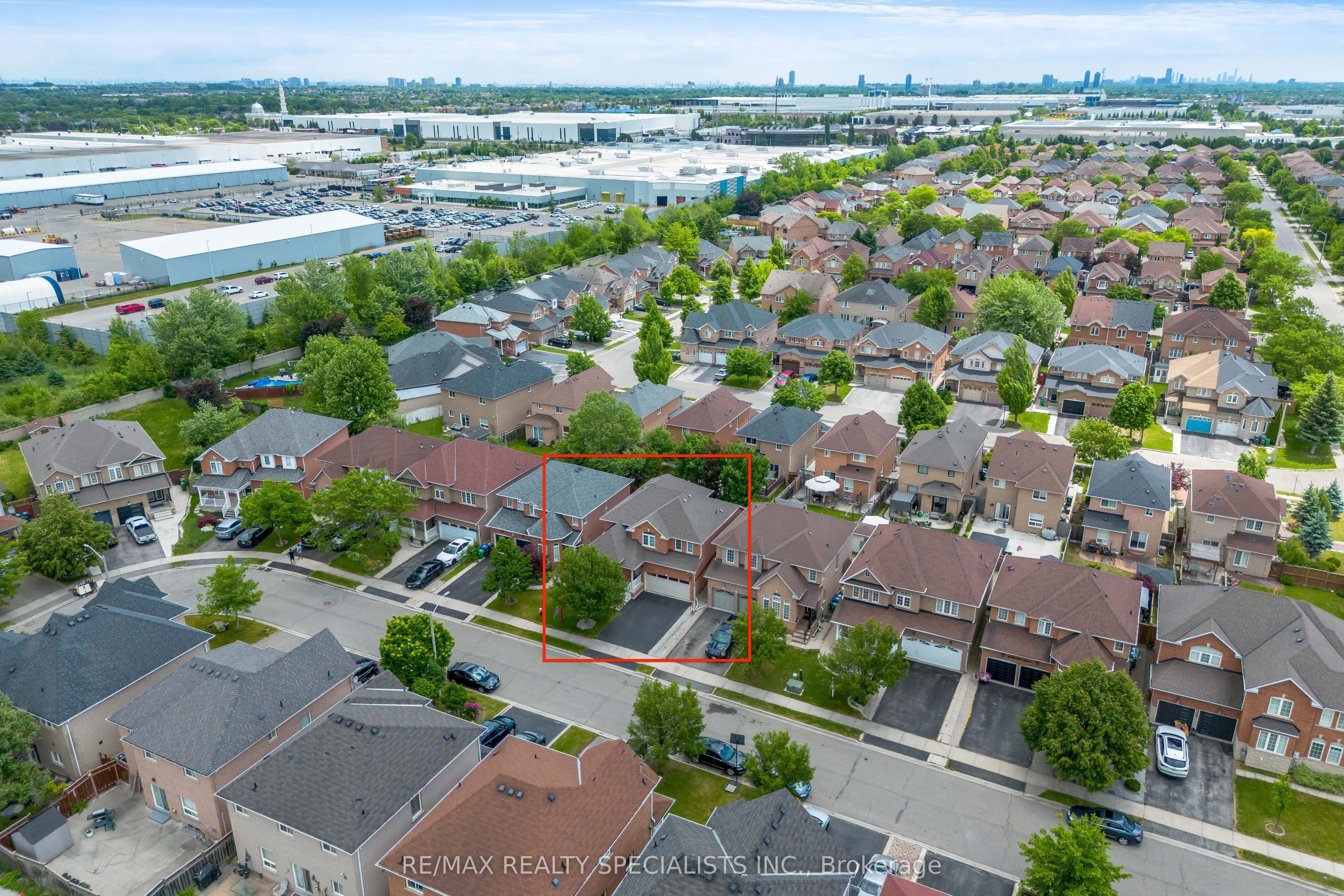 54 Red Plant Crescent Property Photo 33