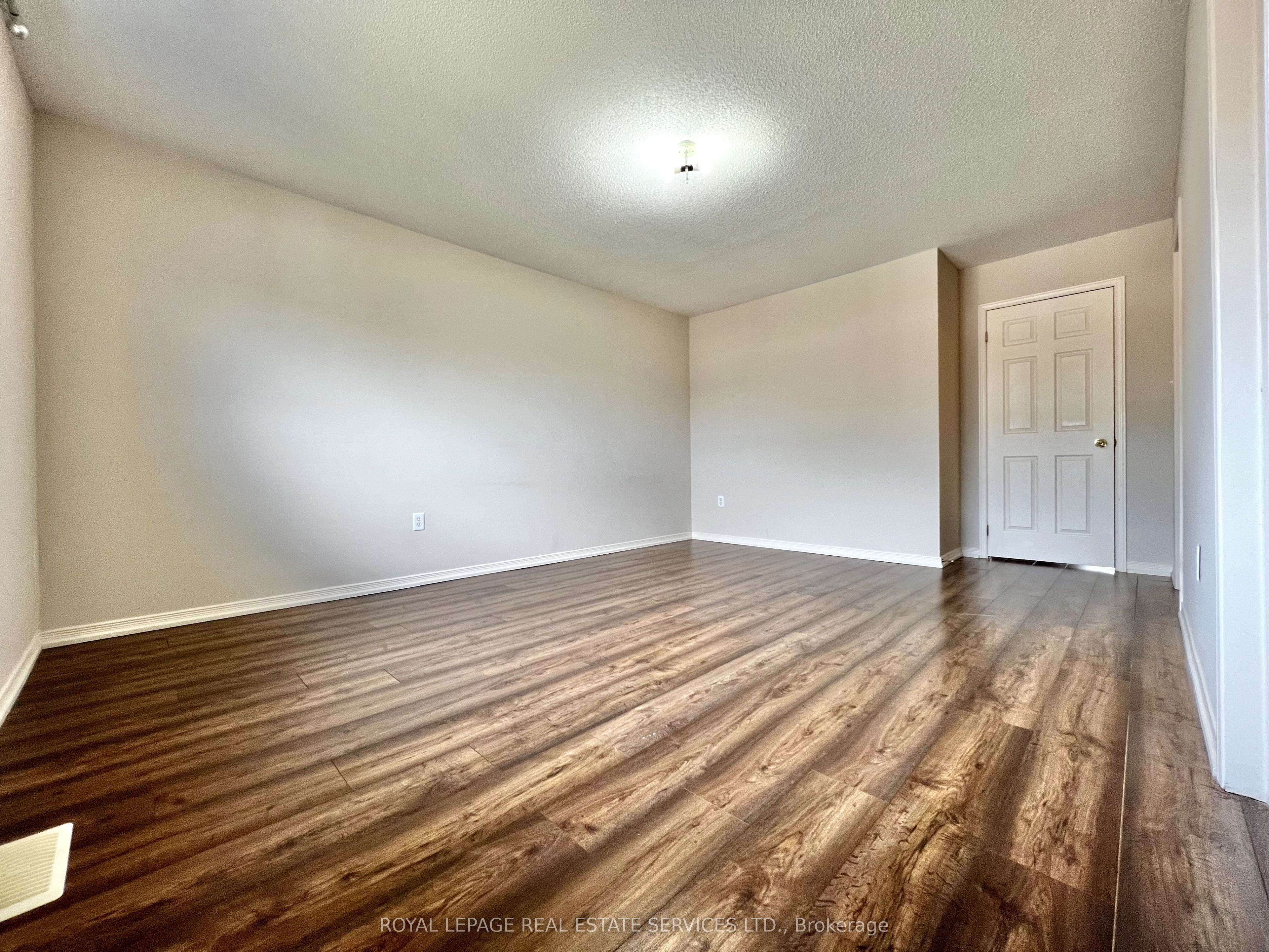 2153 Redstone Crescent Property Photo 15
