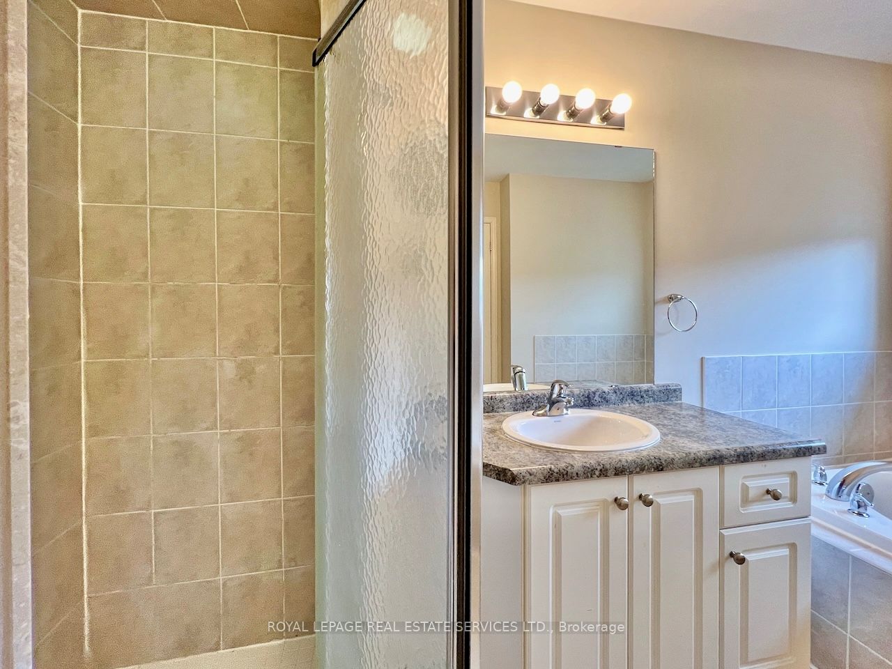 2153 Redstone Crescent Property Photo 18
