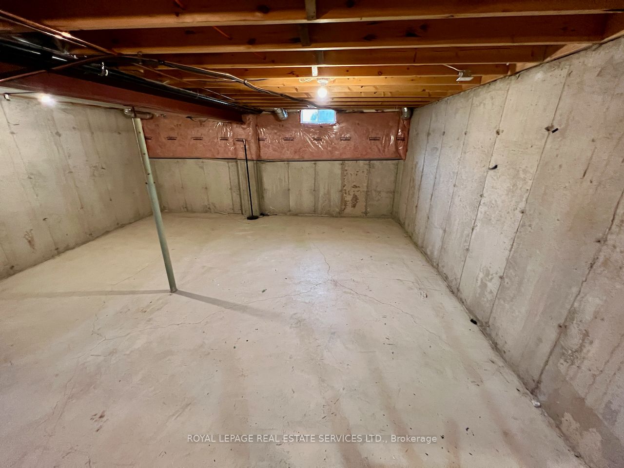 2153 Redstone Crescent Property Photo 27