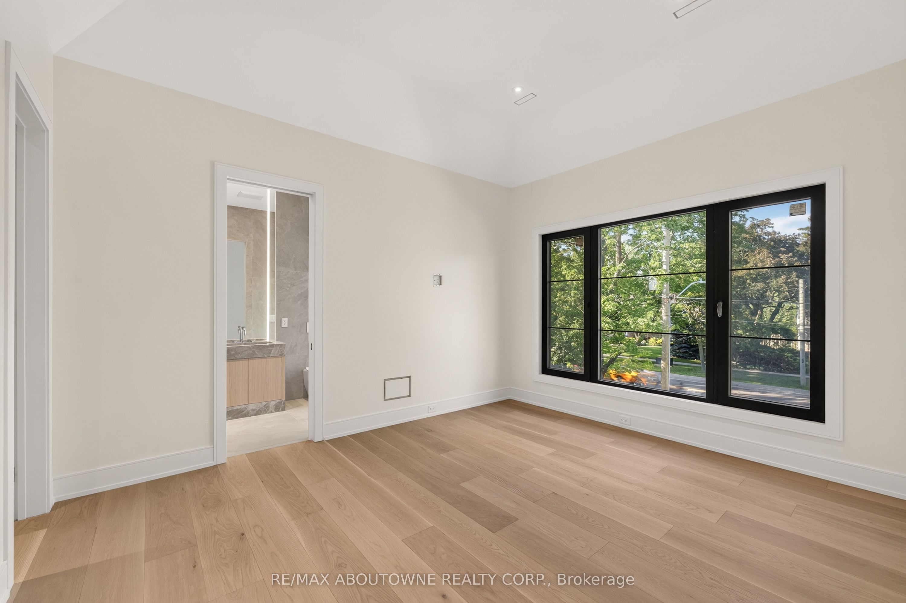 146 Third Line Property Photo 31