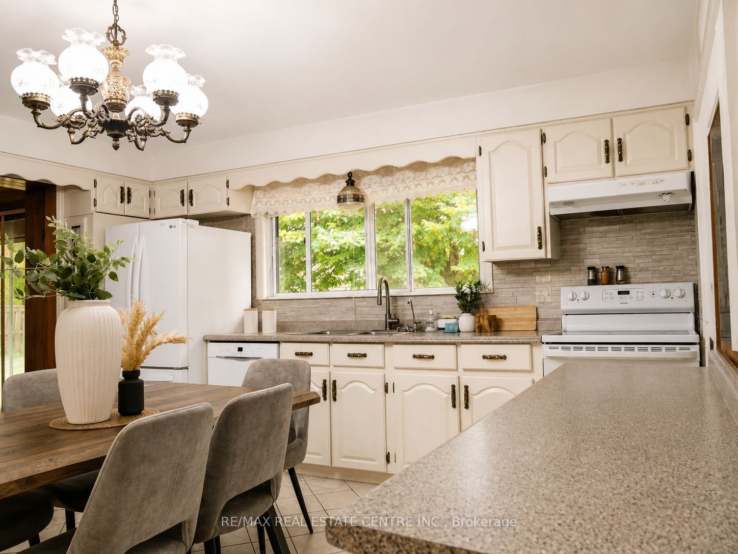 5438 Trafalgar Road Property Photo 19
