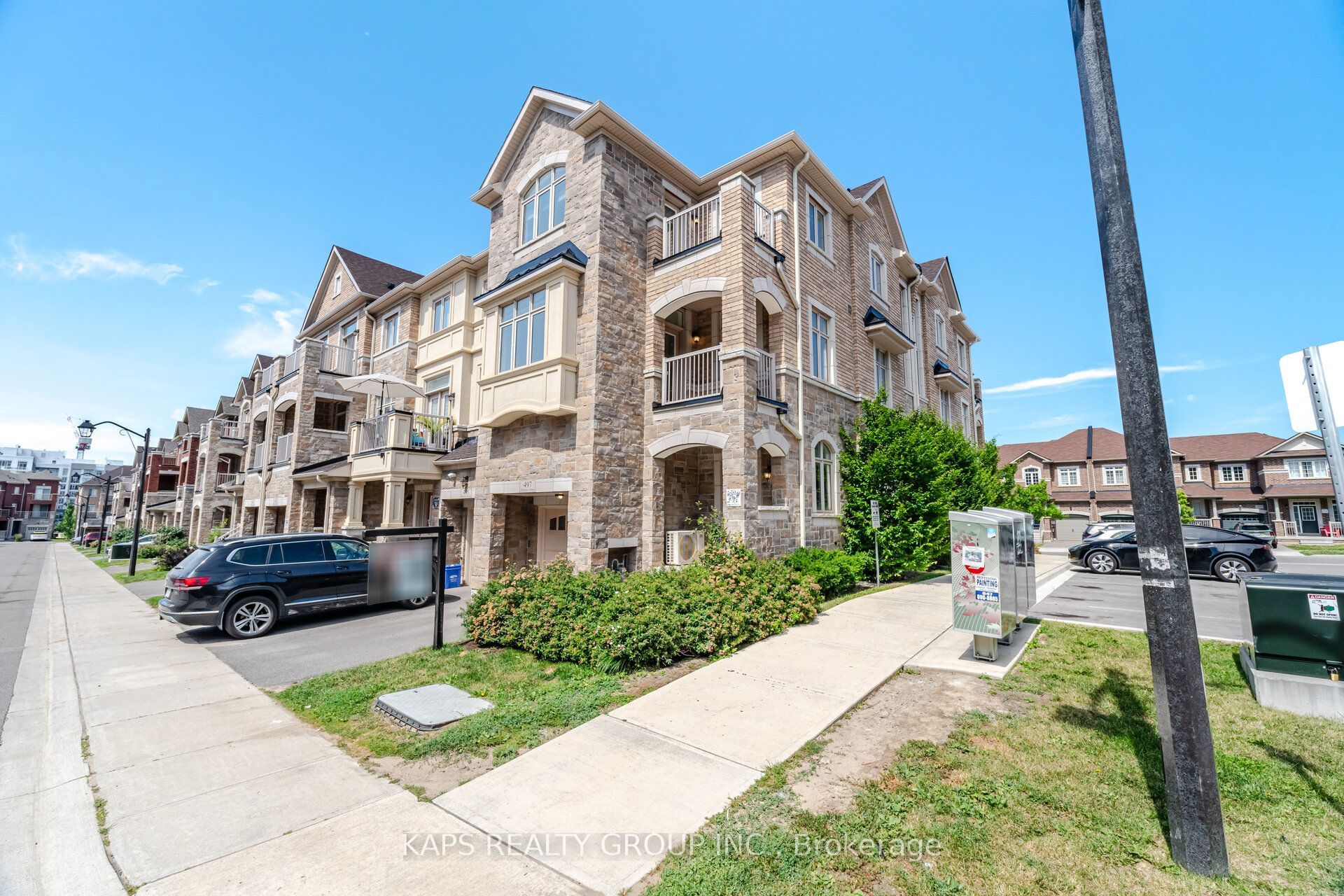 497 Manhattan Common Property Photo 4