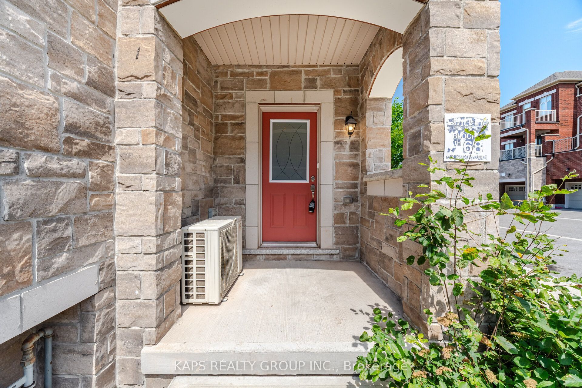 497 Manhattan Common Property Photo 5