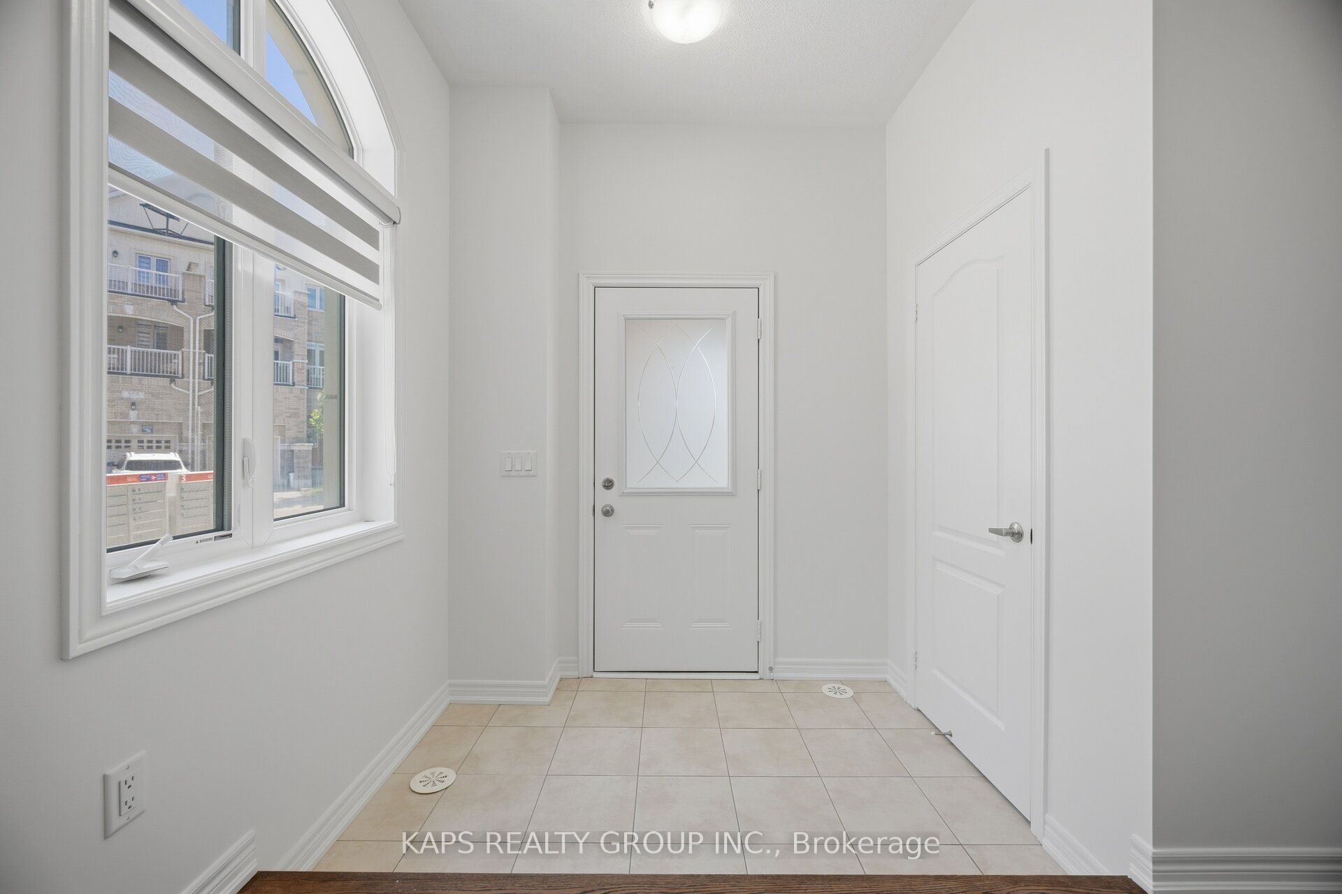 497 Manhattan Common Property Photo 6