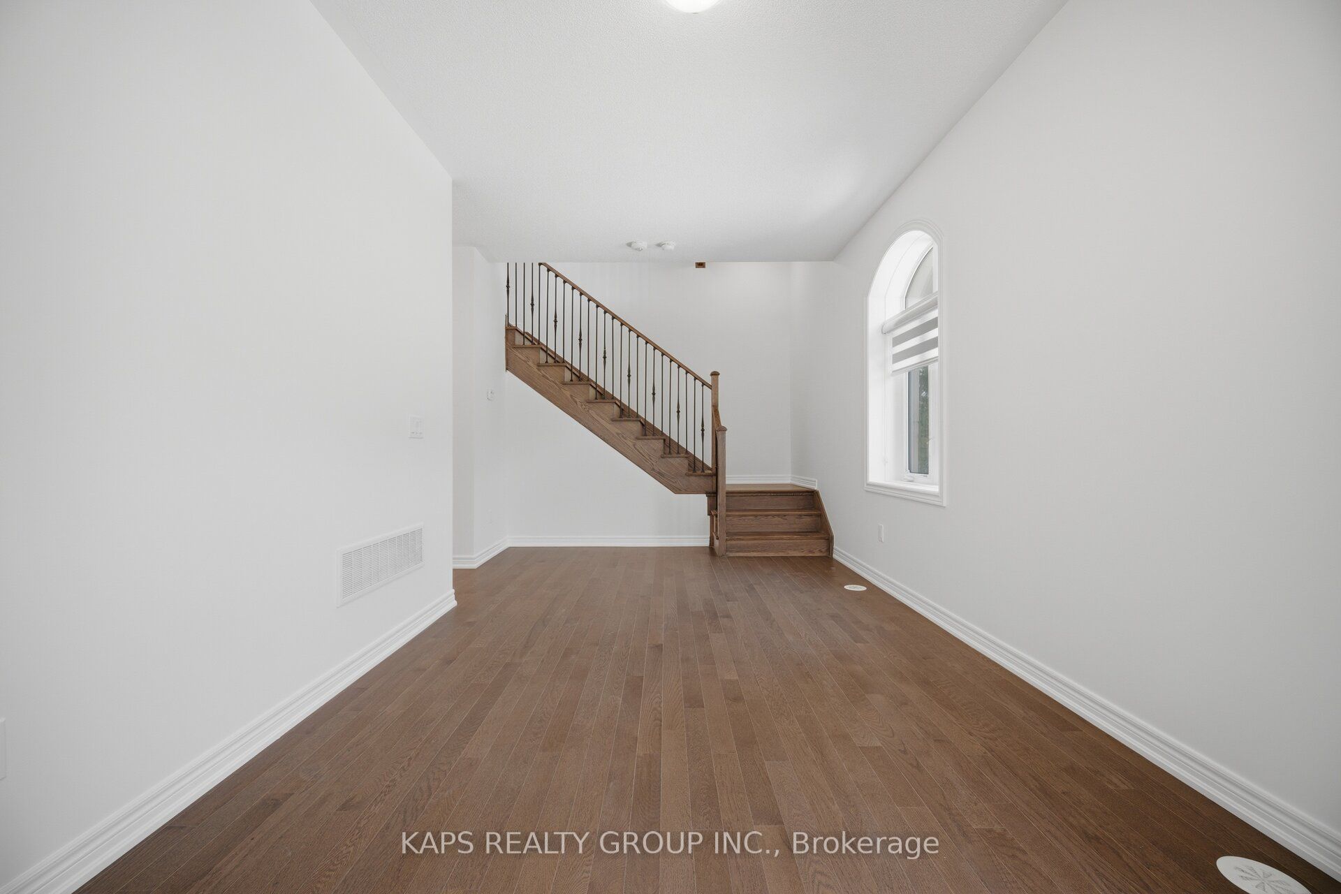 497 Manhattan Common Property Photo 7