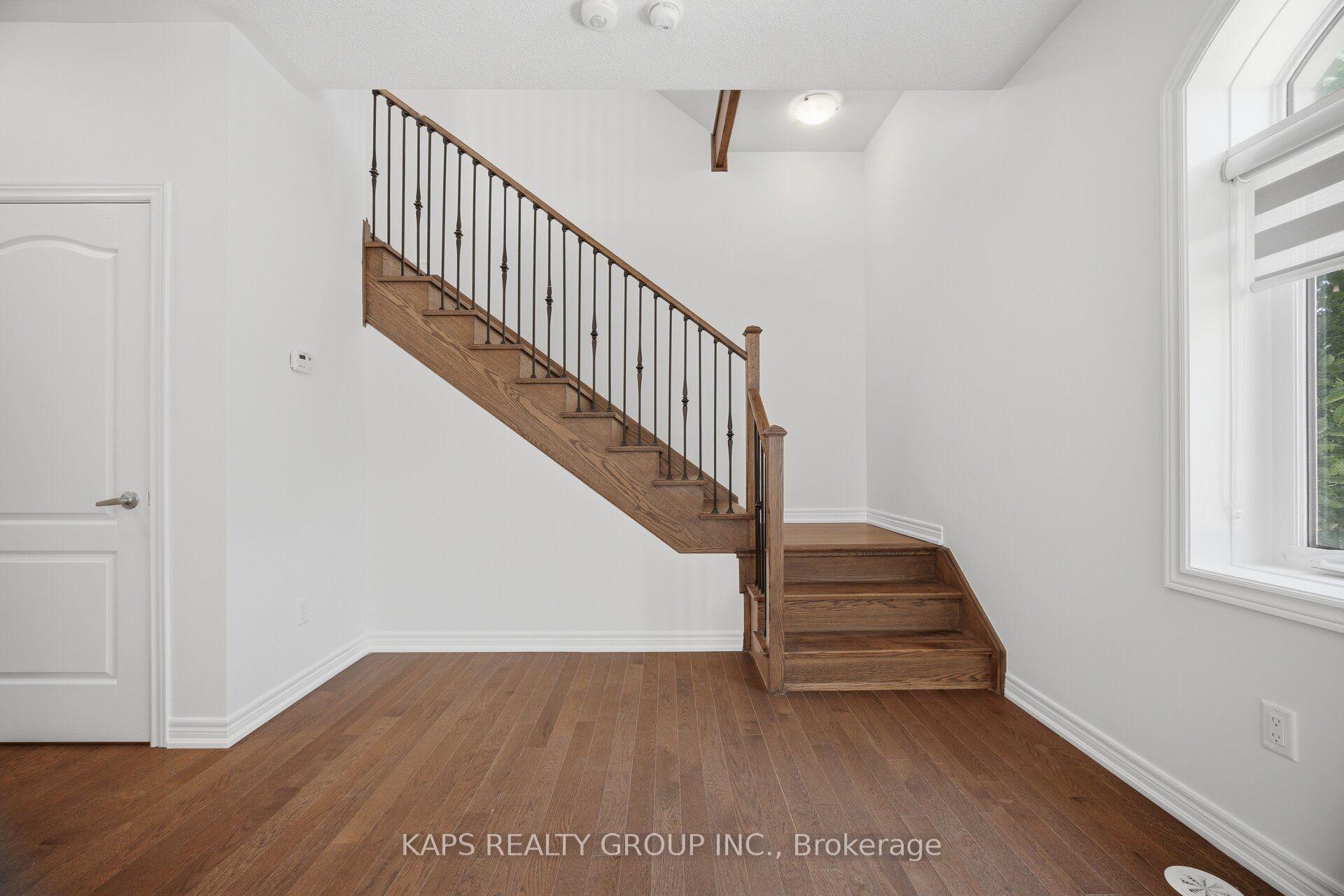 497 Manhattan Common Property Photo 9