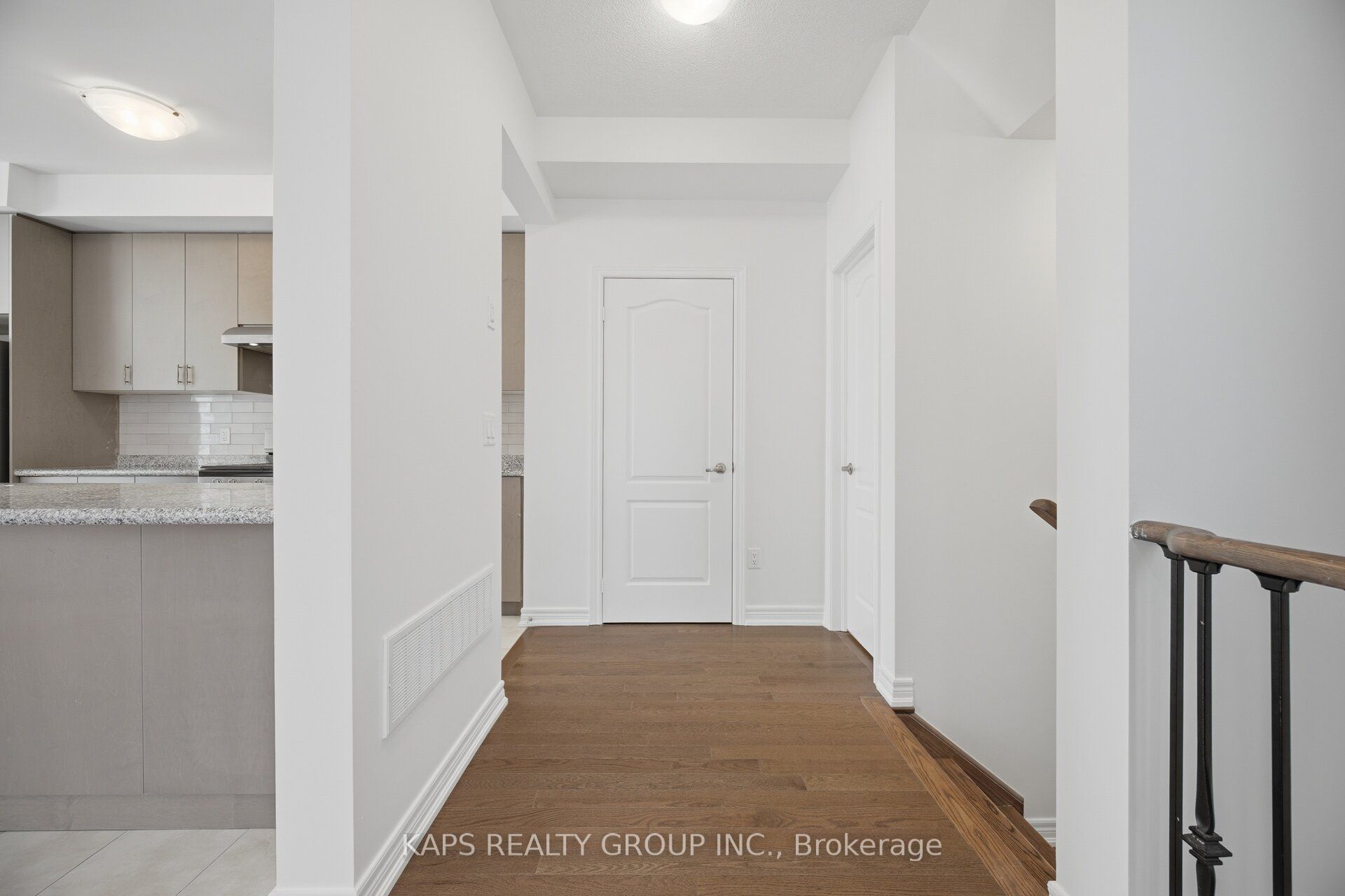 497 Manhattan Common Property Photo 10