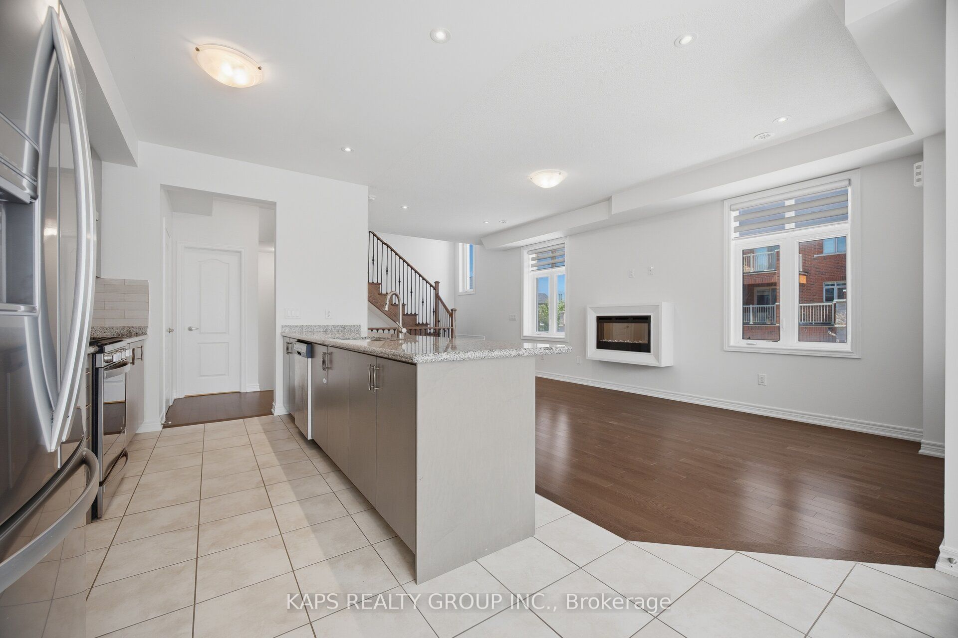 497 Manhattan Common Property Photo 13