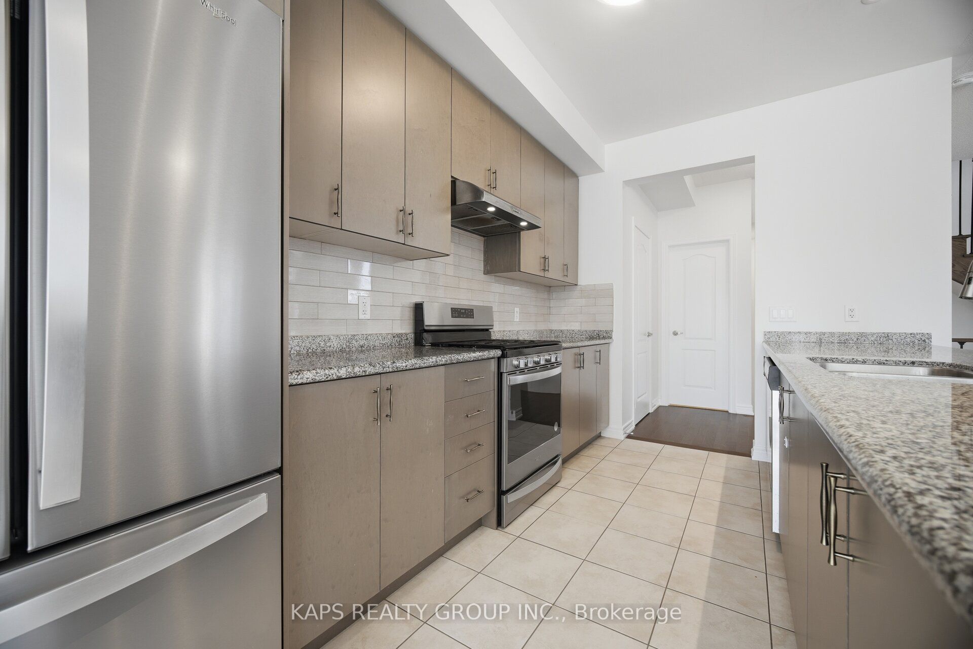 497 Manhattan Common Property Photo 14