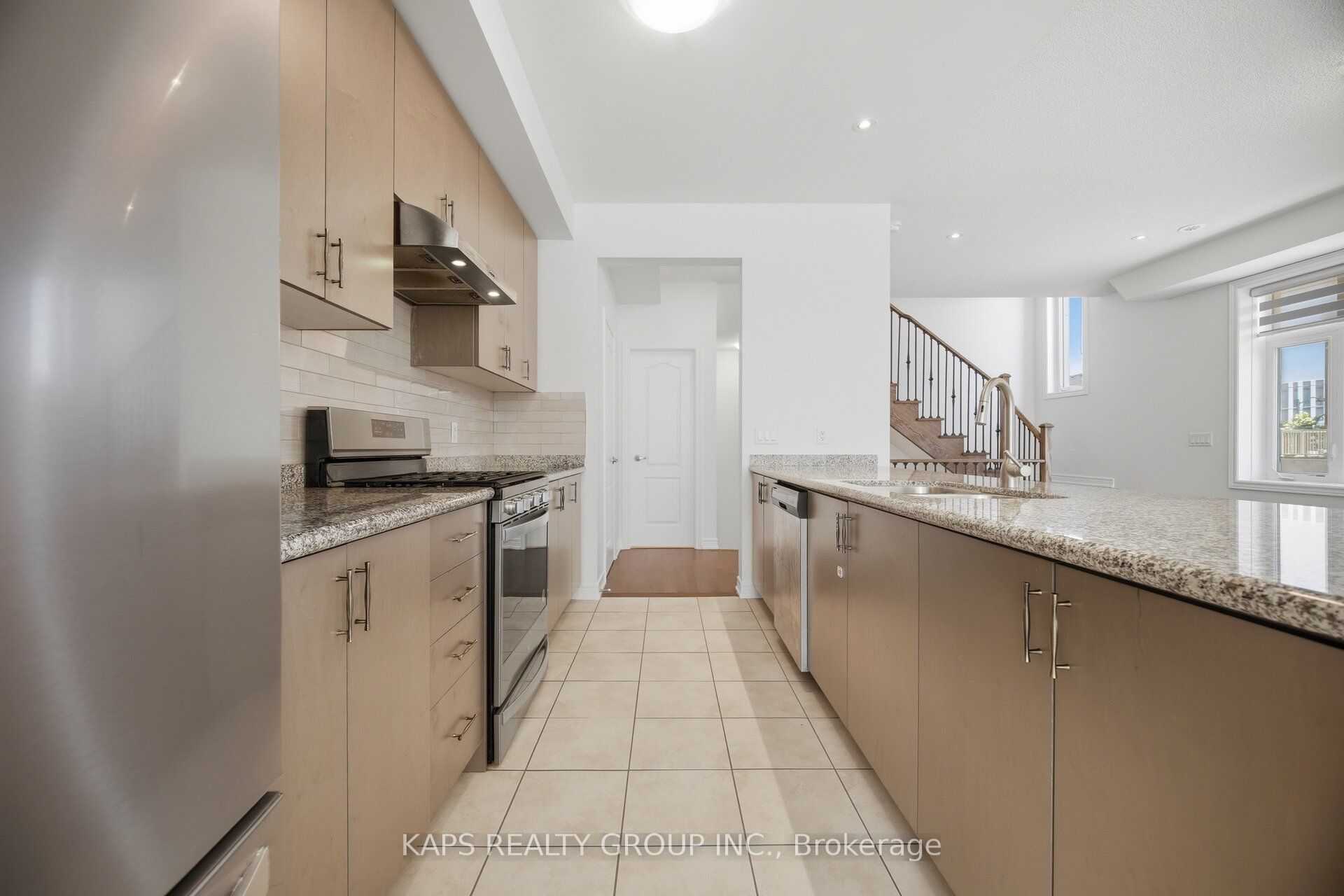 497 Manhattan Common Property Photo 15