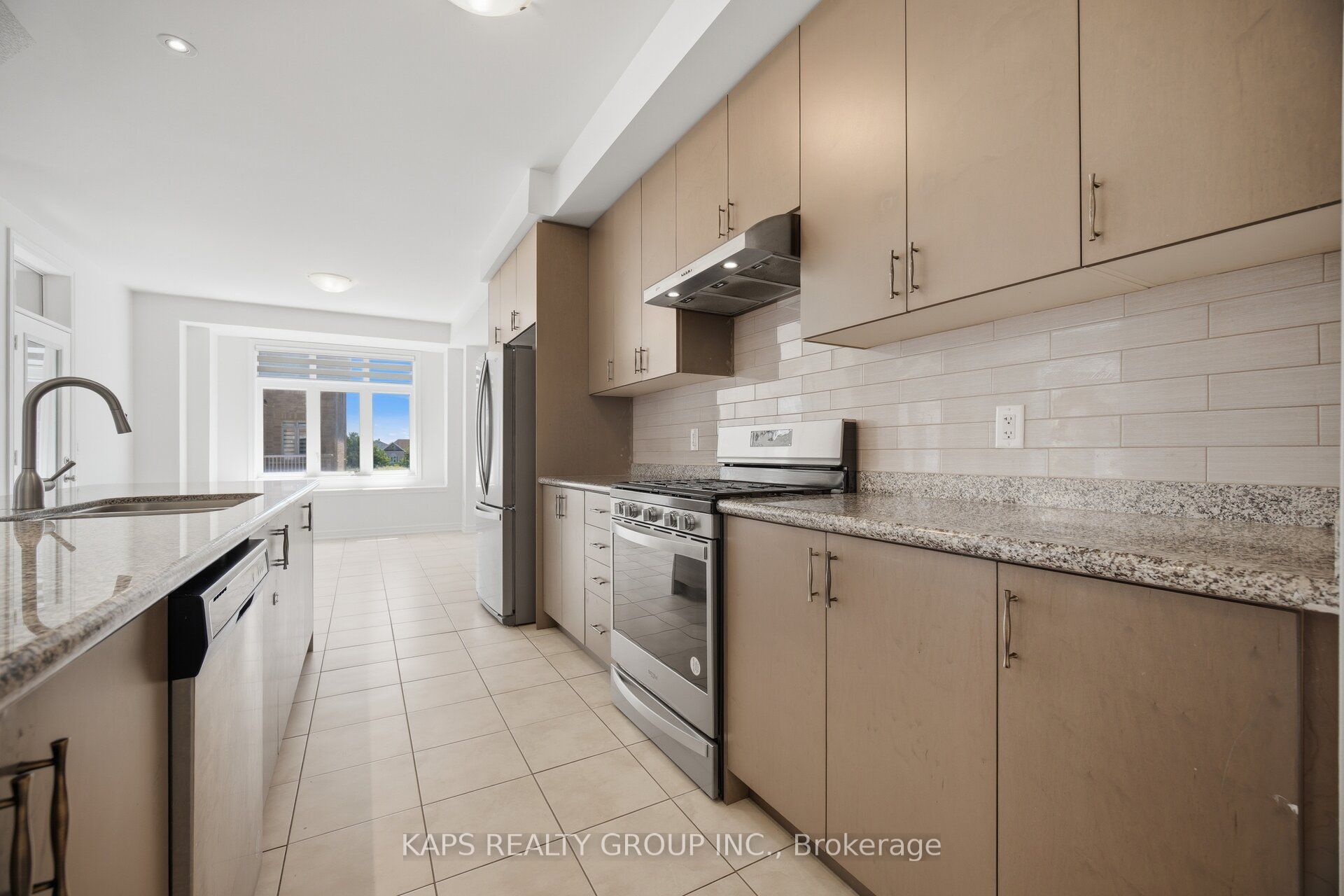 497 Manhattan Common Property Photo 16