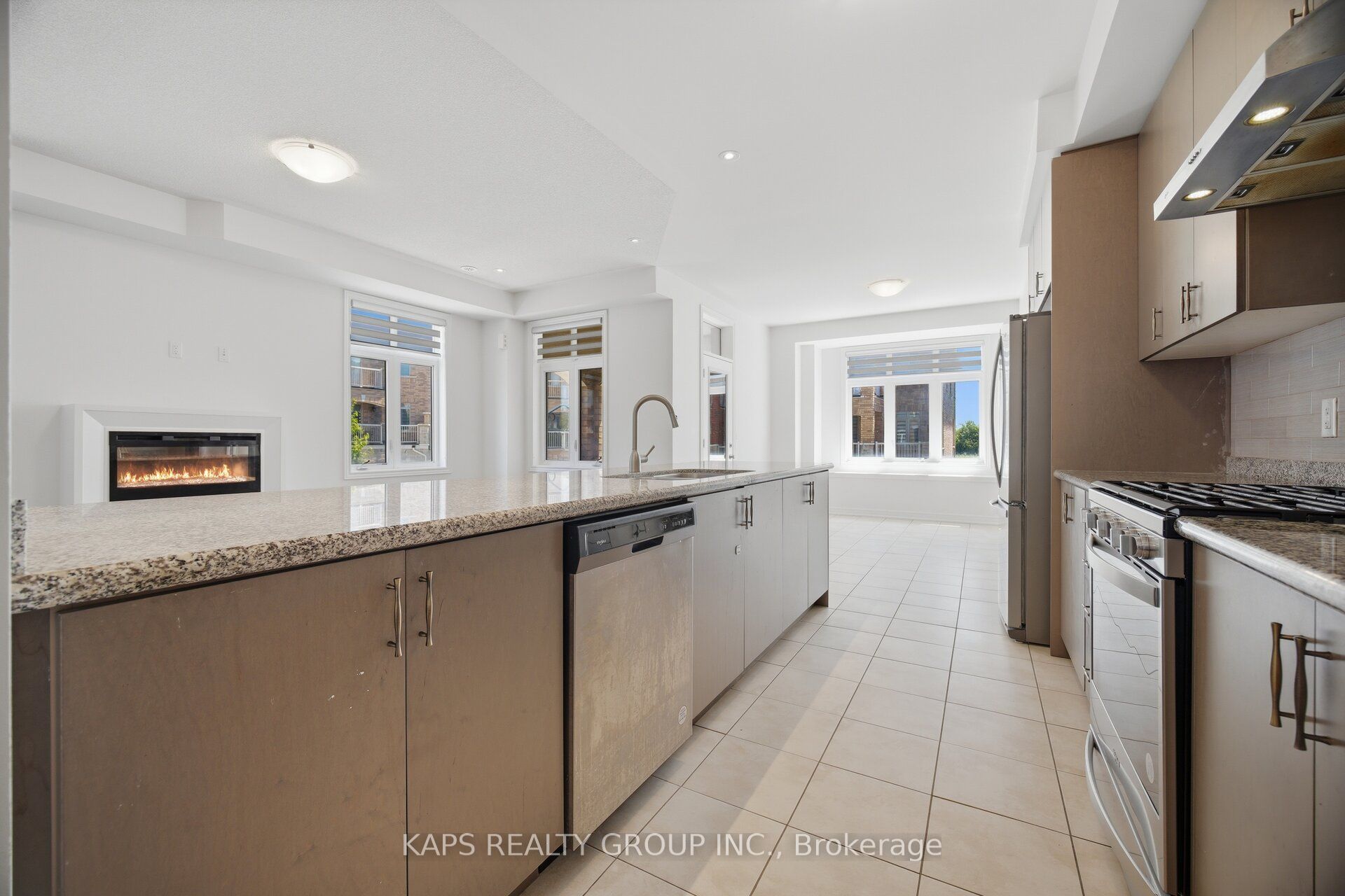 497 Manhattan Common Property Photo 17