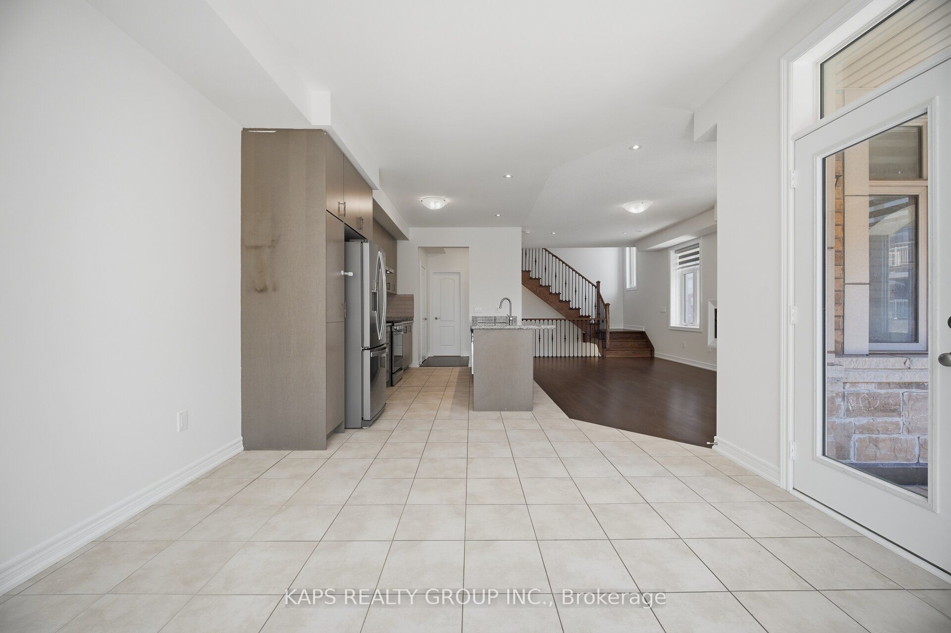 497 Manhattan Common Property Photo 23