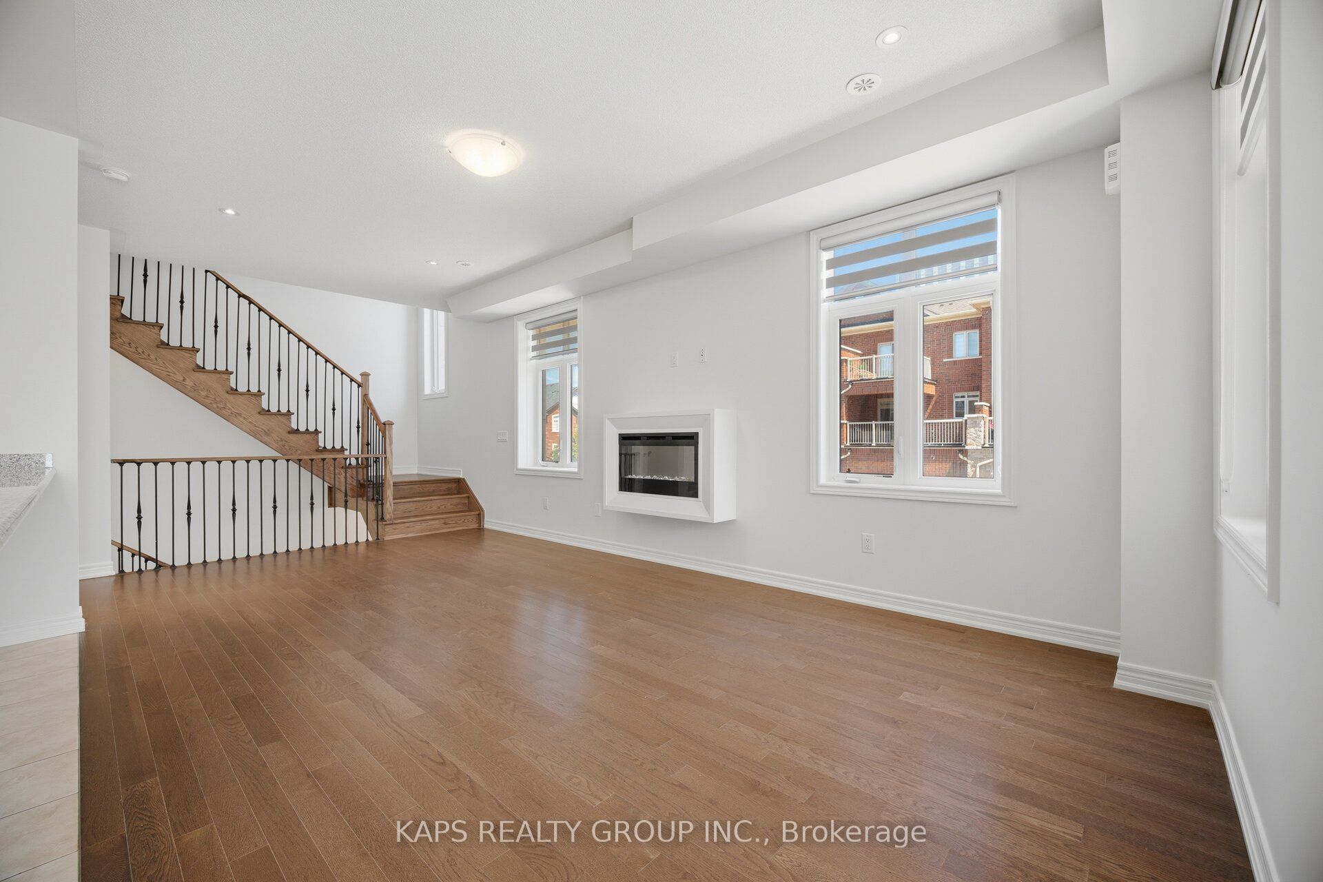 497 Manhattan Common Property Photo 25