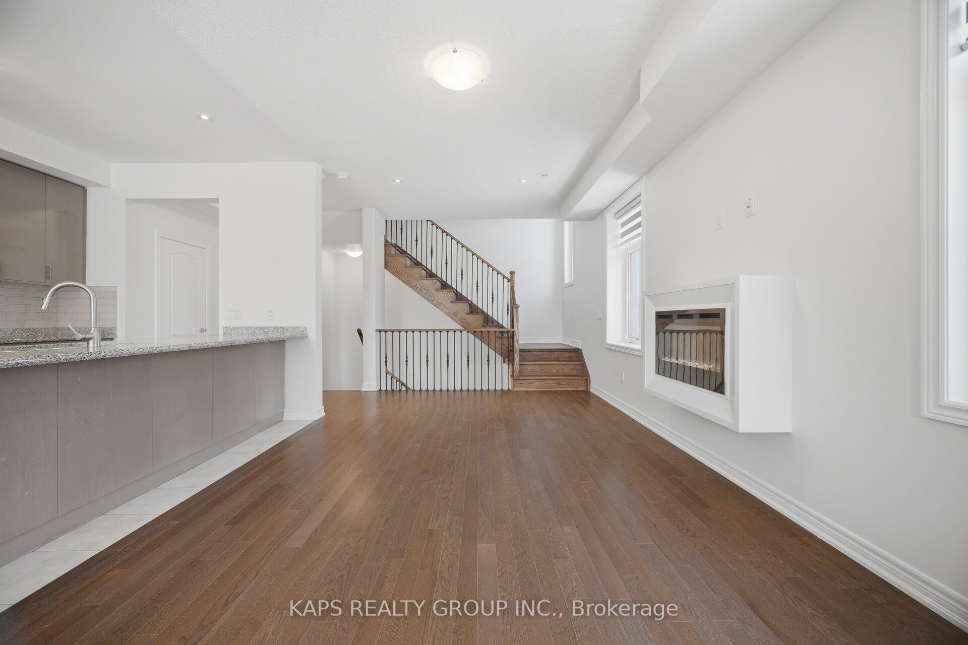497 Manhattan Common Property Photo 26