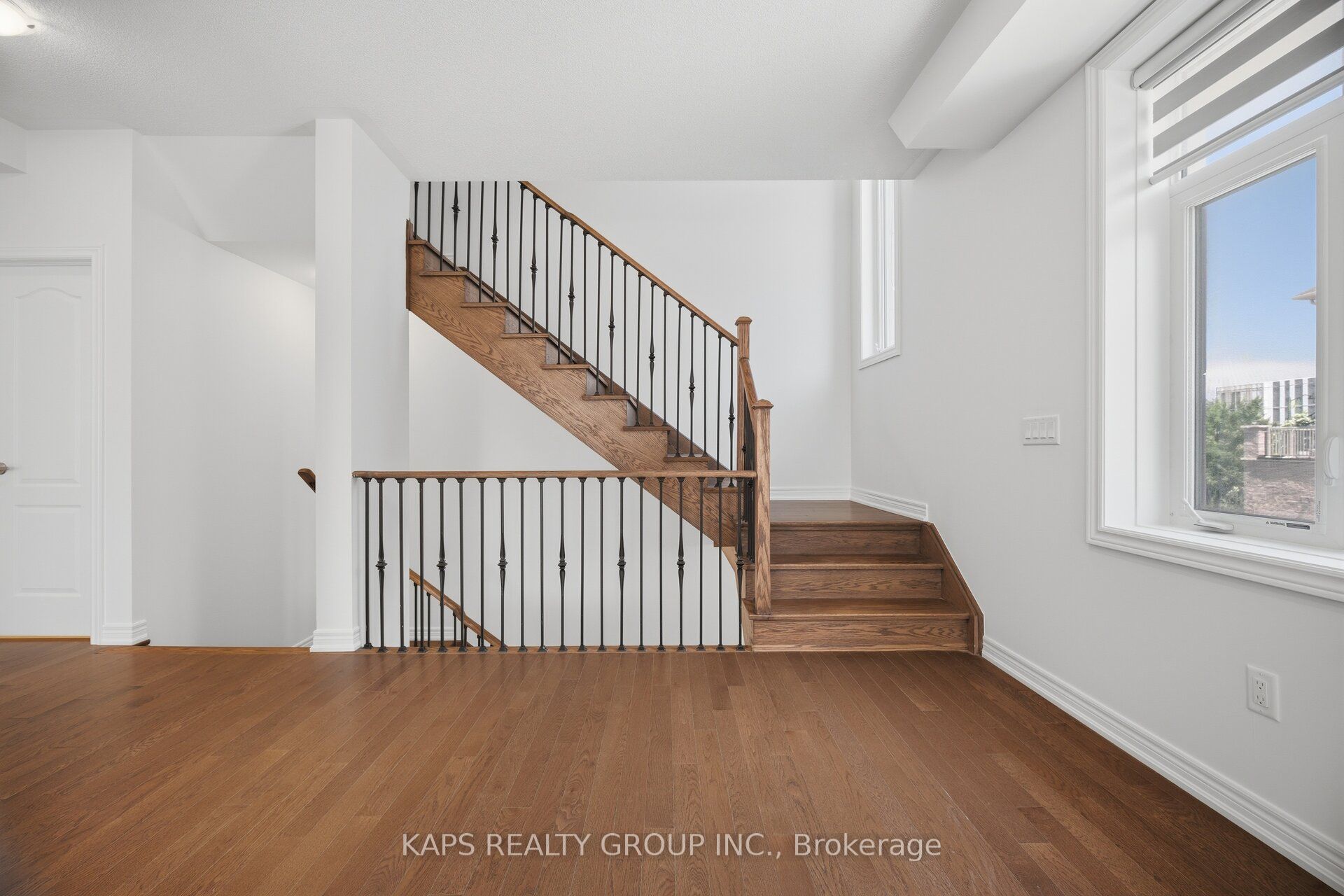 497 Manhattan Common Property Photo 28