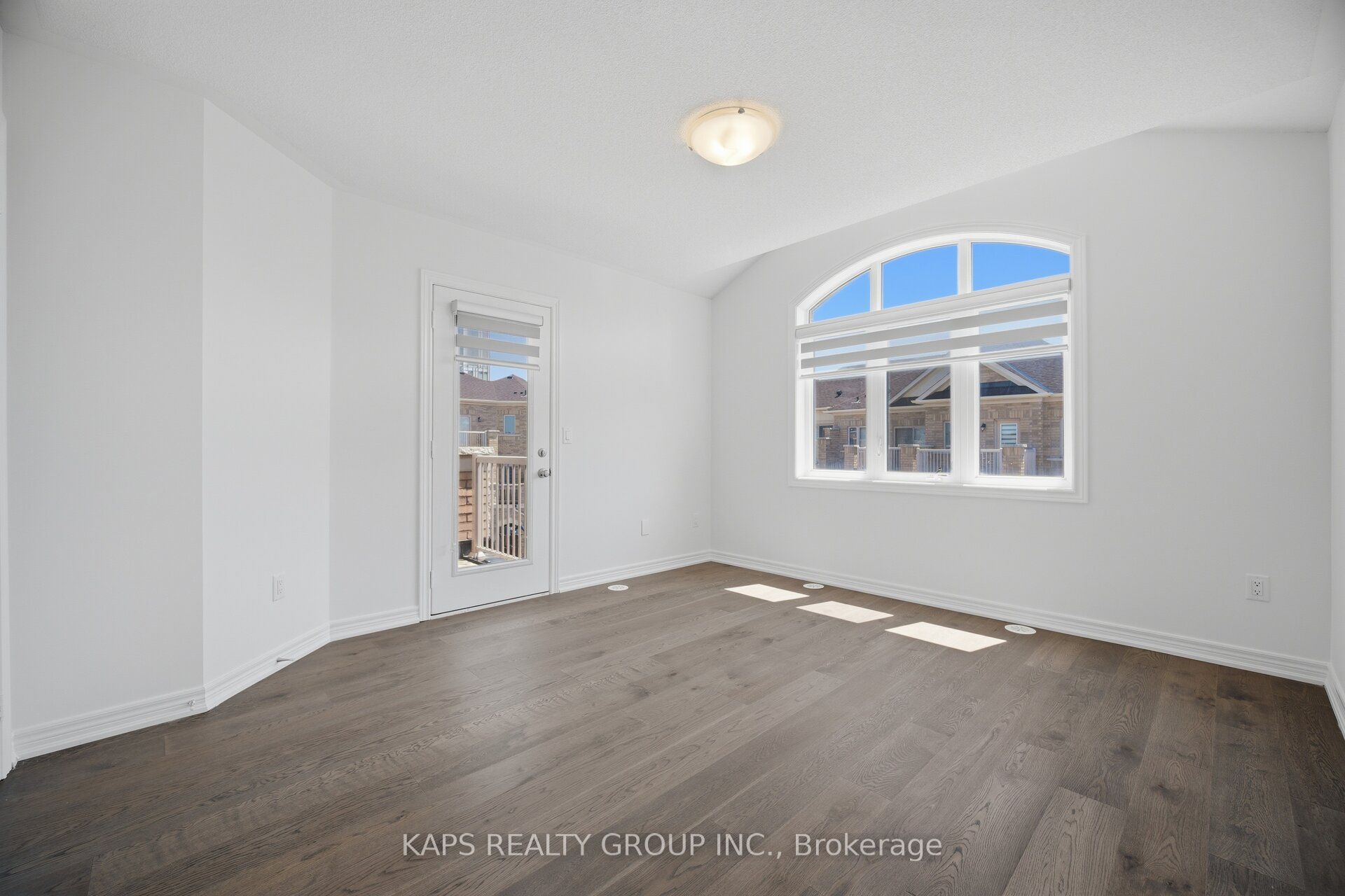 497 Manhattan Common Property Photo 31