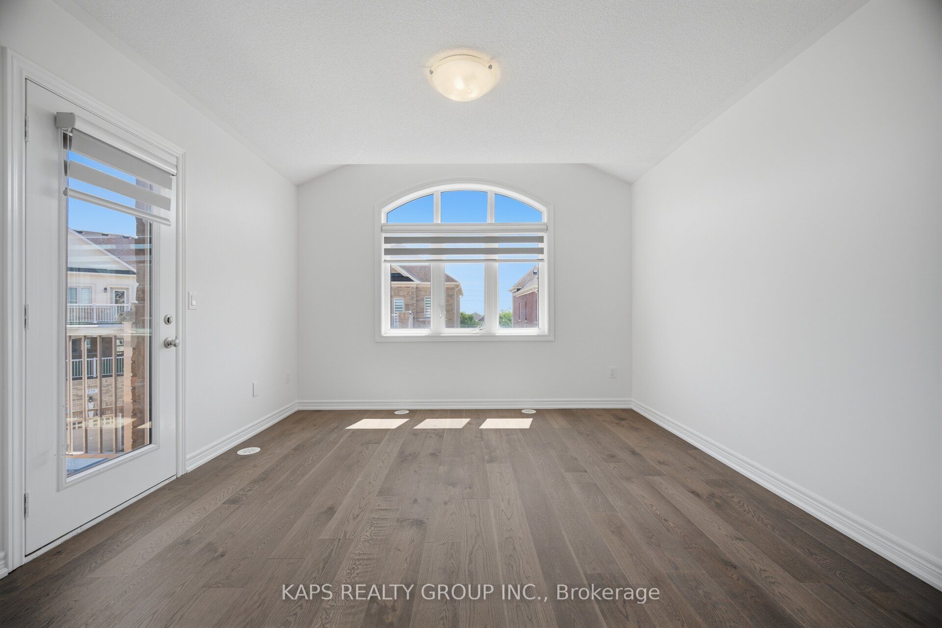 497 Manhattan Common Property Photo 32