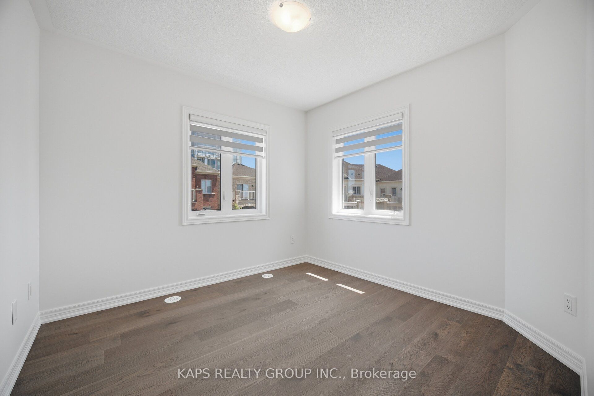 497 Manhattan Common Property Photo 39
