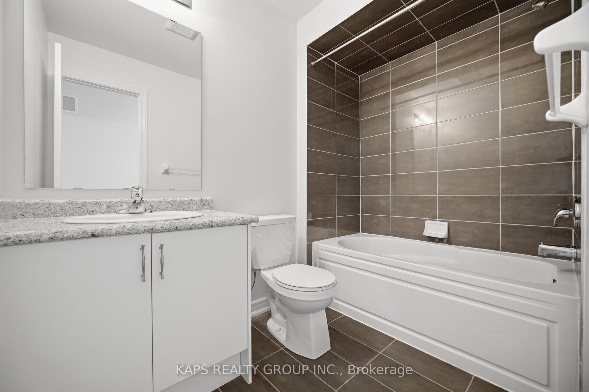 497 Manhattan Common Property Photo 40