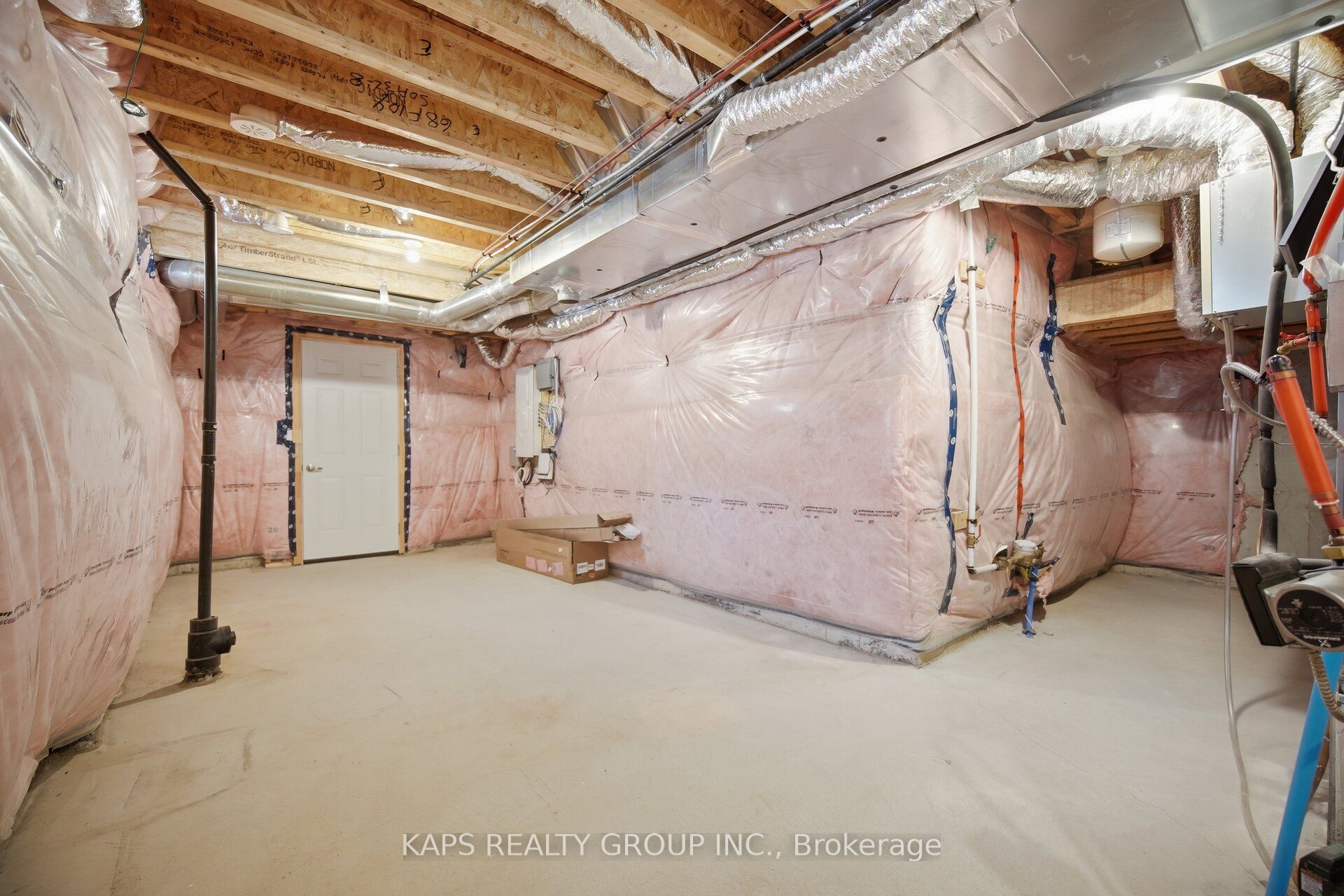 497 Manhattan Common Property Photo 42