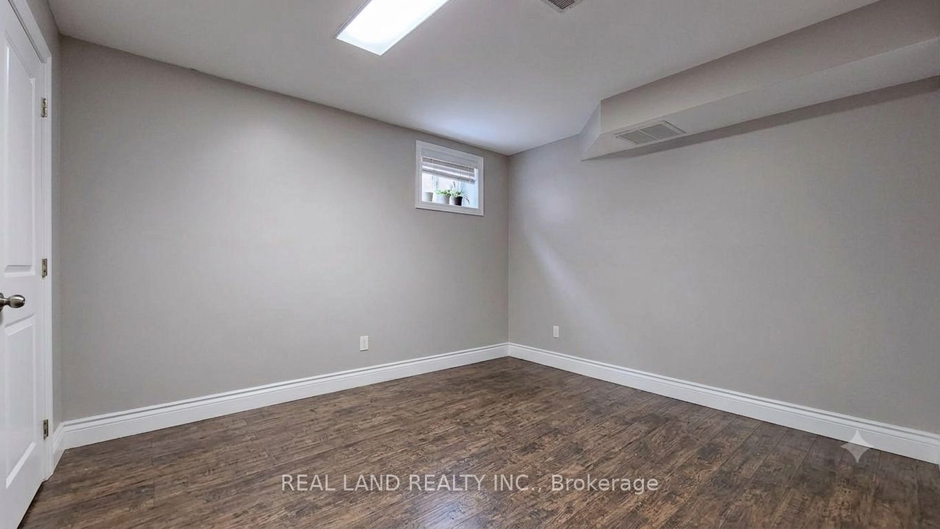 26 Glamis Avenue Property Photo 5