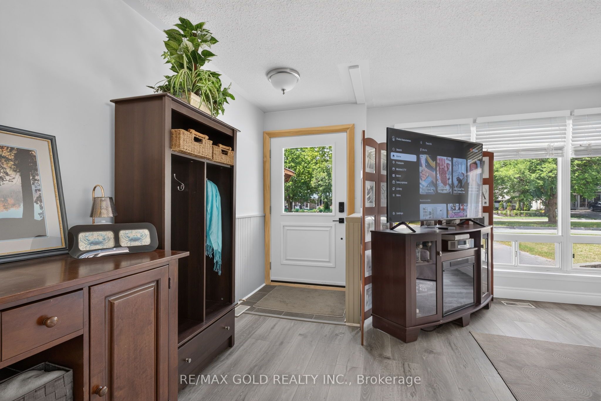 182 Mcmurchy Avenue S Property Photo 7