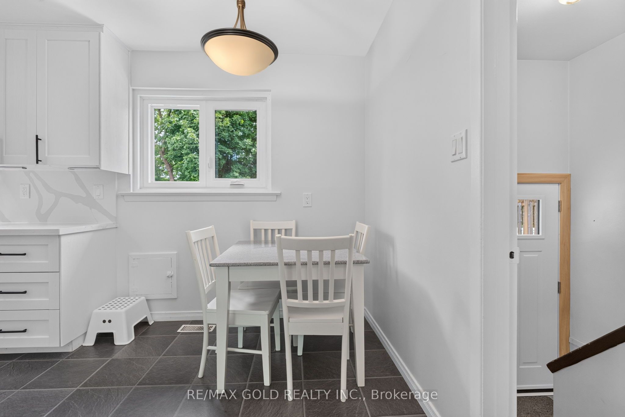 182 Mcmurchy Avenue S Property Photo 13