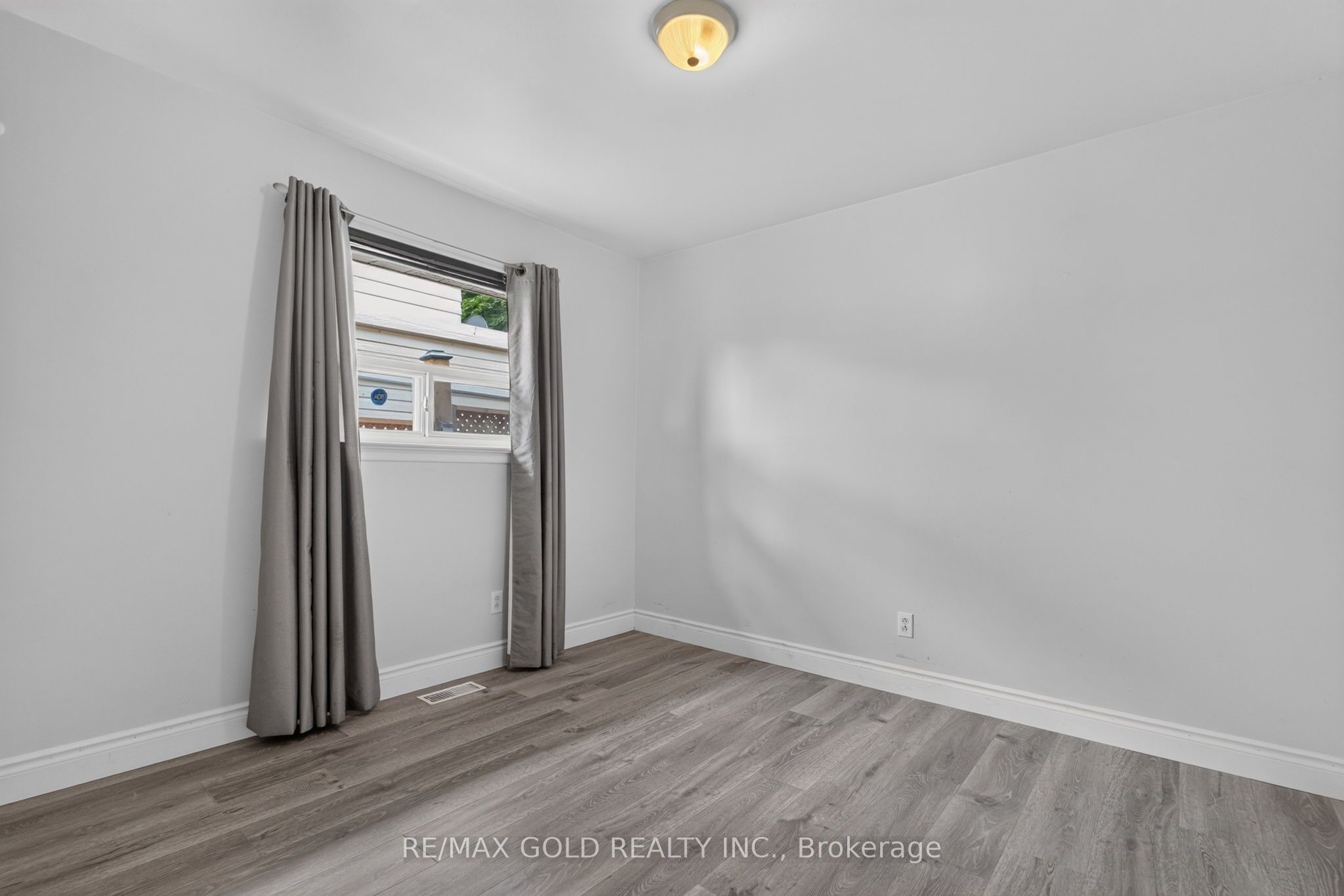 182 Mcmurchy Avenue S Property Photo 34