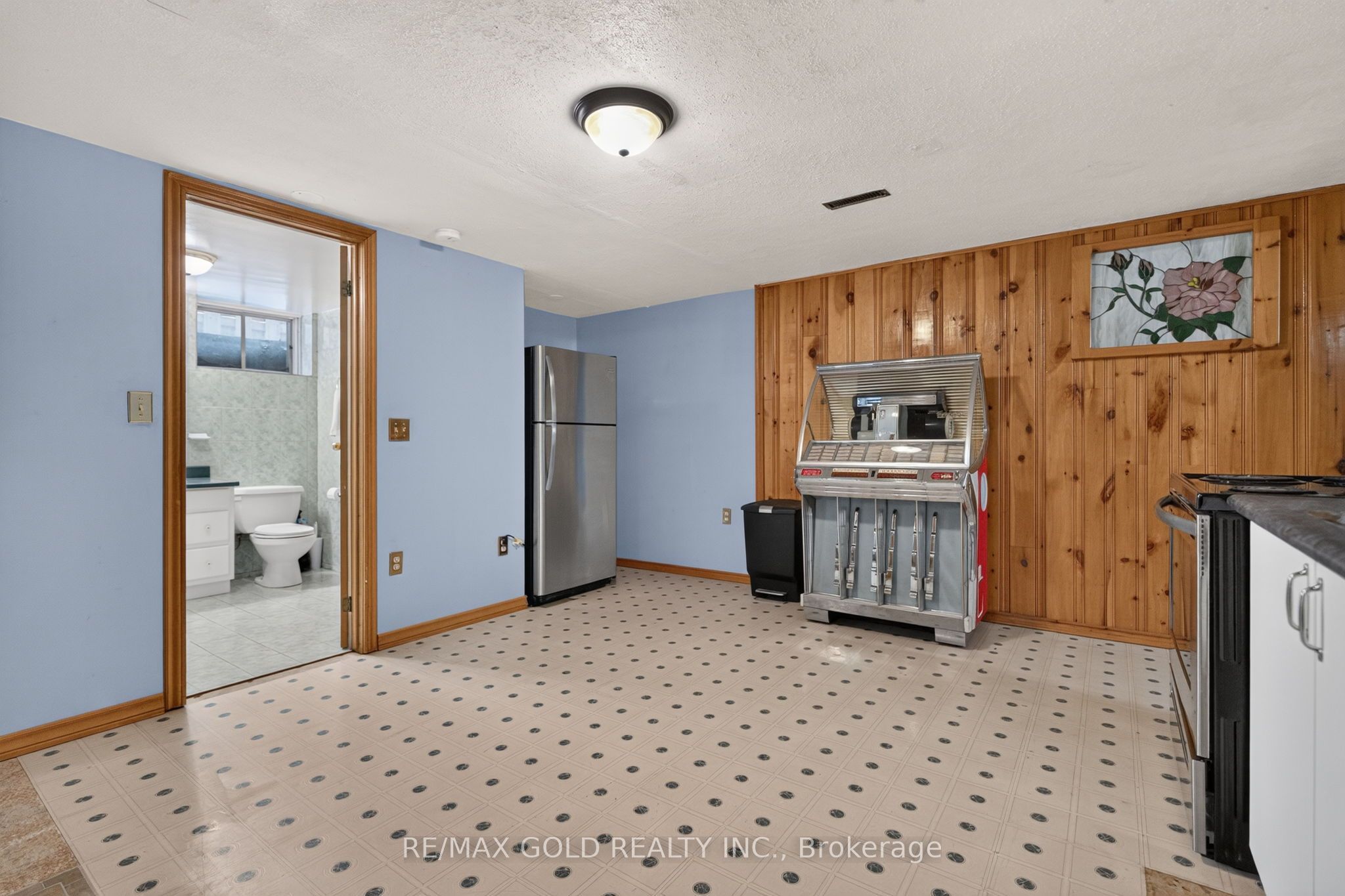 182 Mcmurchy Avenue S Property Photo 38