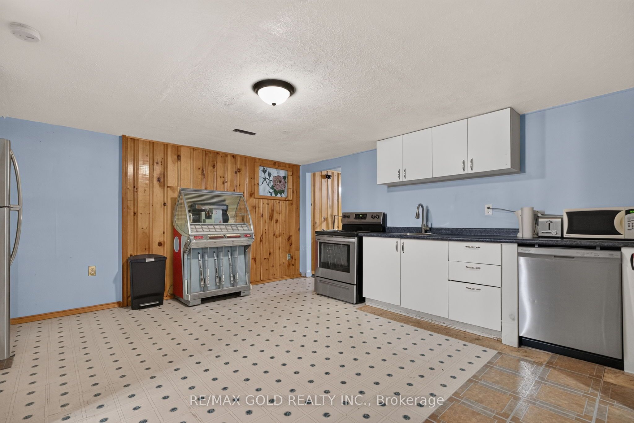 182 Mcmurchy Avenue S Property Photo 39