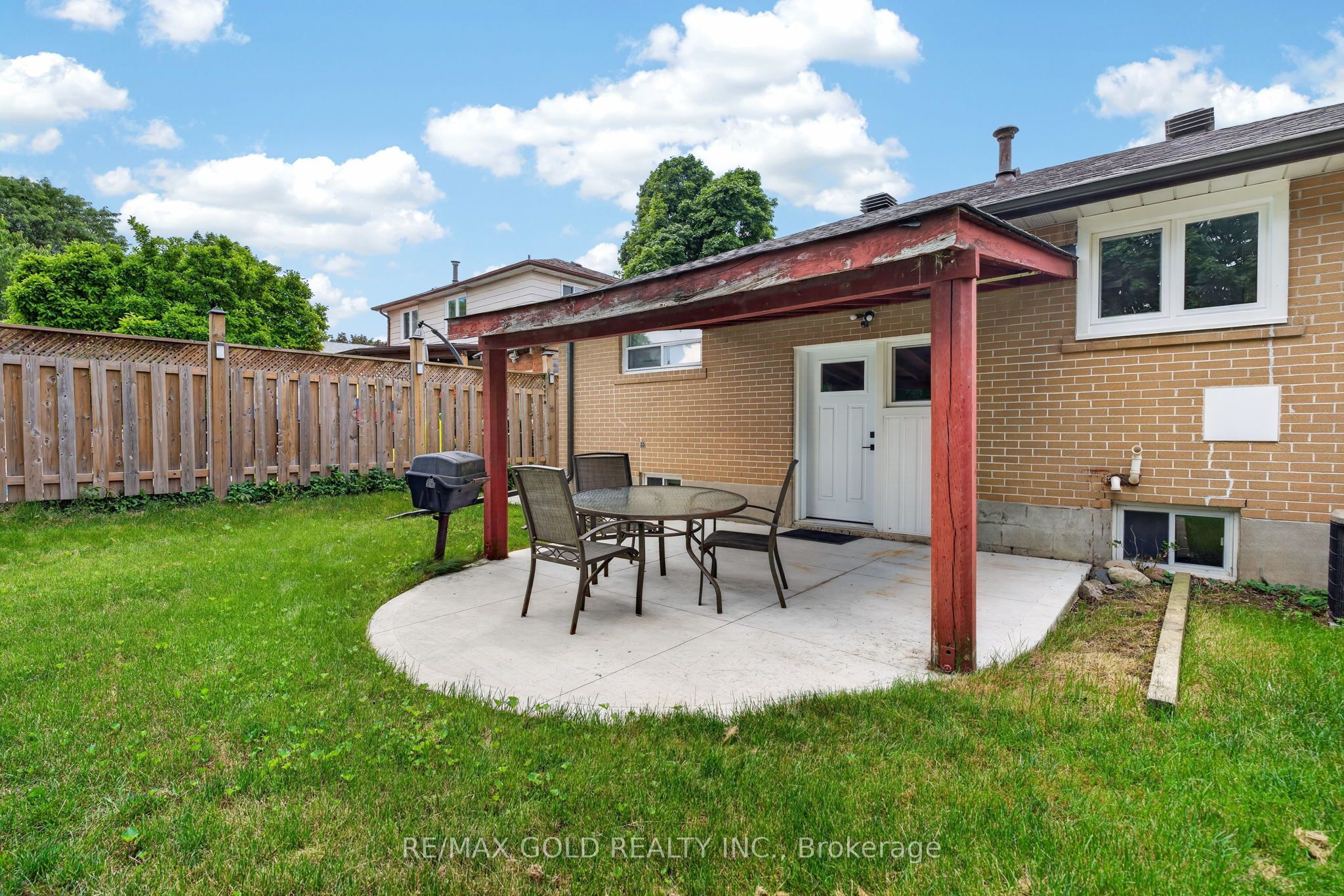 182 Mcmurchy Avenue S Property Photo 42