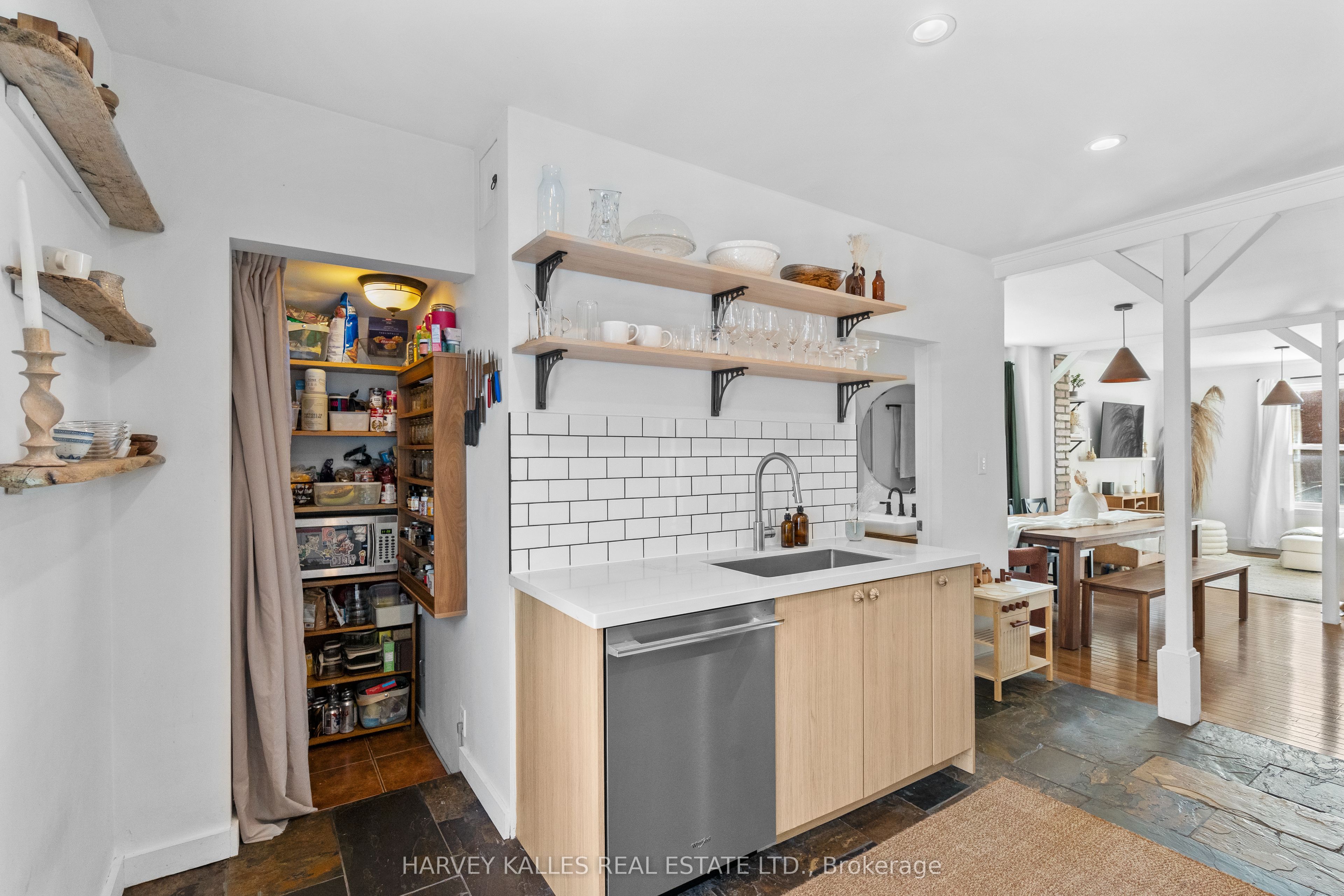14 Manitoba Street Property Photo 18