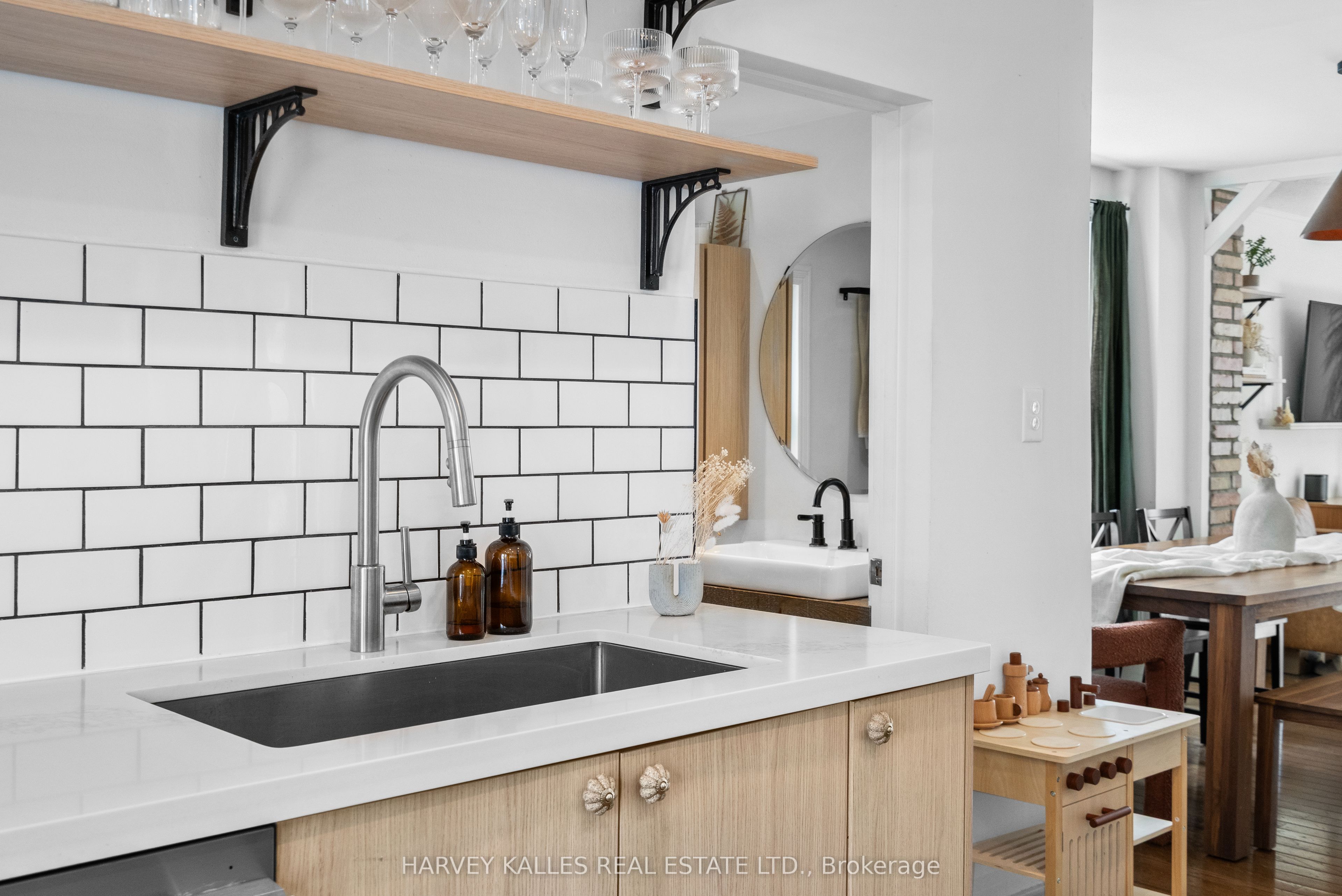 14 Manitoba Street Property Photo 19