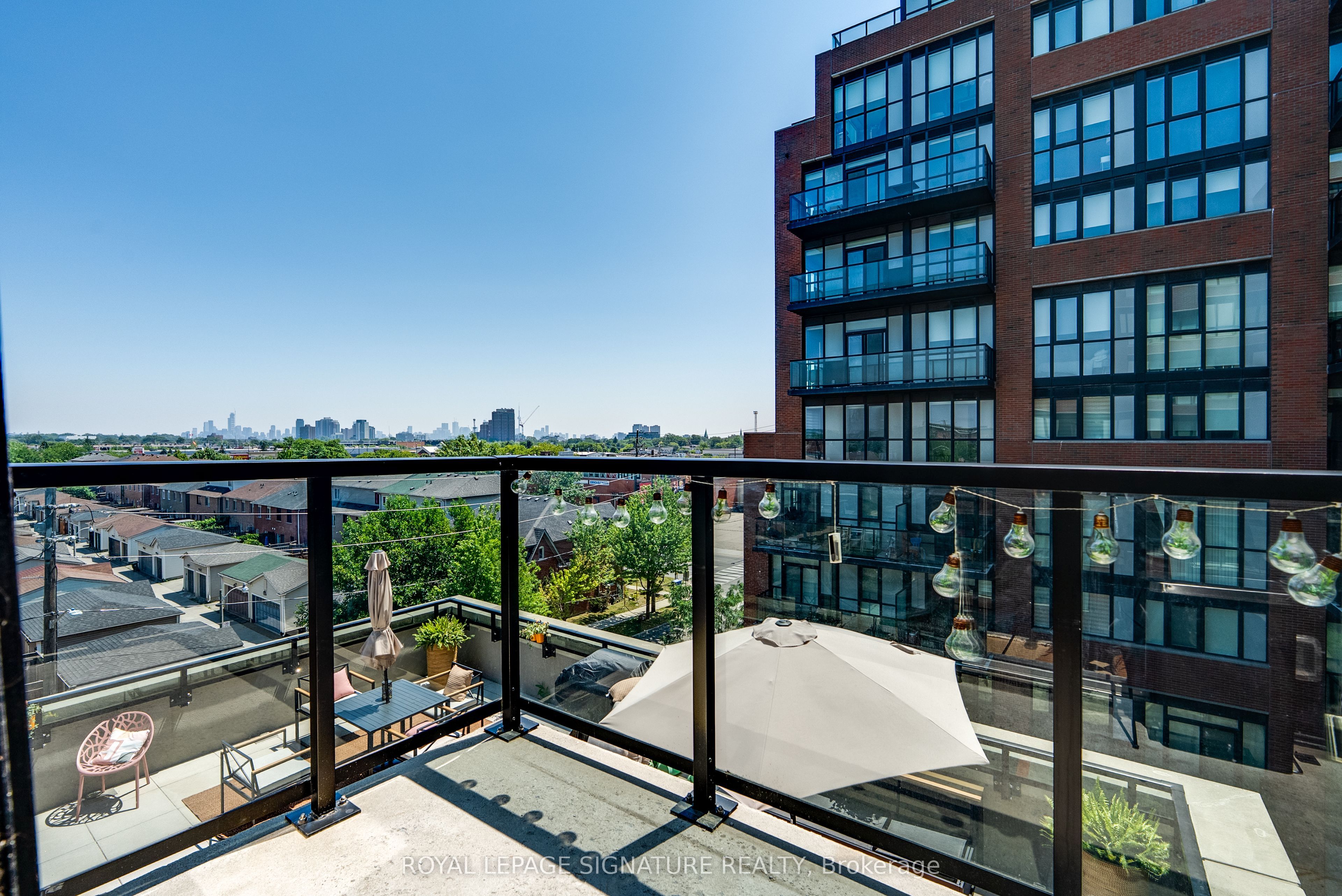 2300 St. Clair Avenue W 517 Property Photo 19