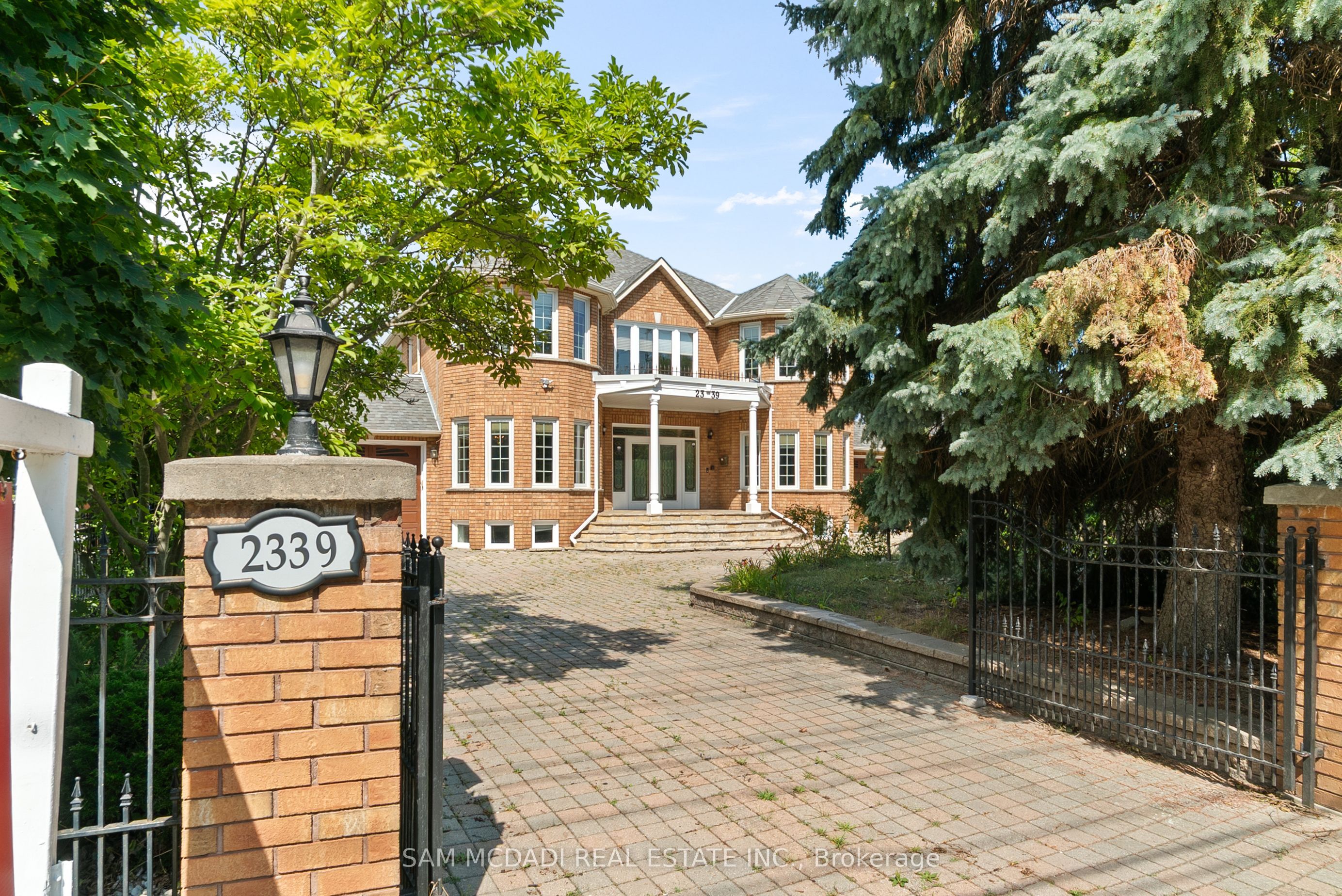 2339 Glengarry Road Property Photo 1