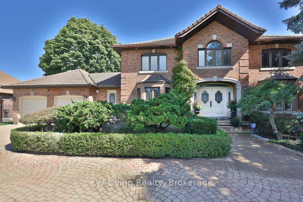 1070 Geran Crescent Property Photo 2