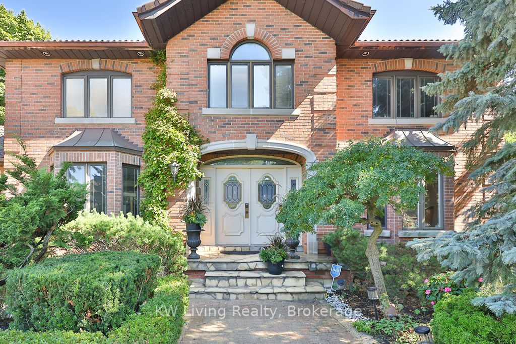 1070 Geran Crescent Property Photo 3