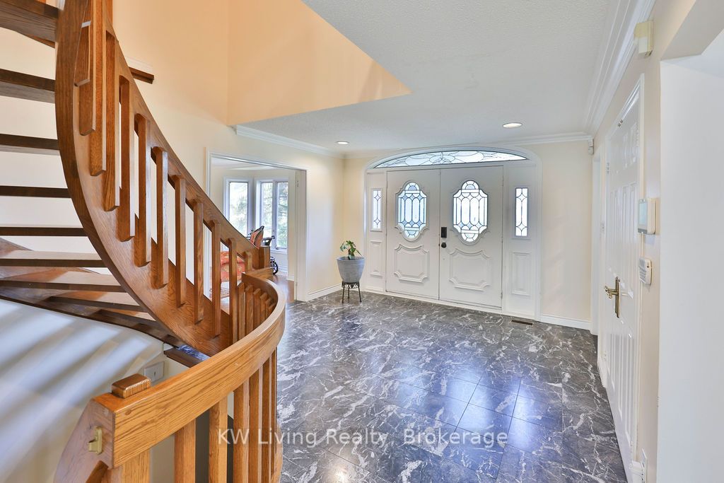 1070 Geran Crescent Property Photo 4