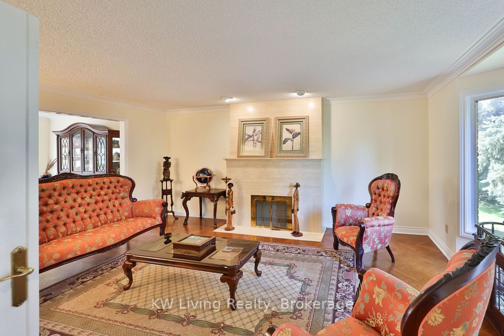 1070 Geran Crescent Property Photo 7