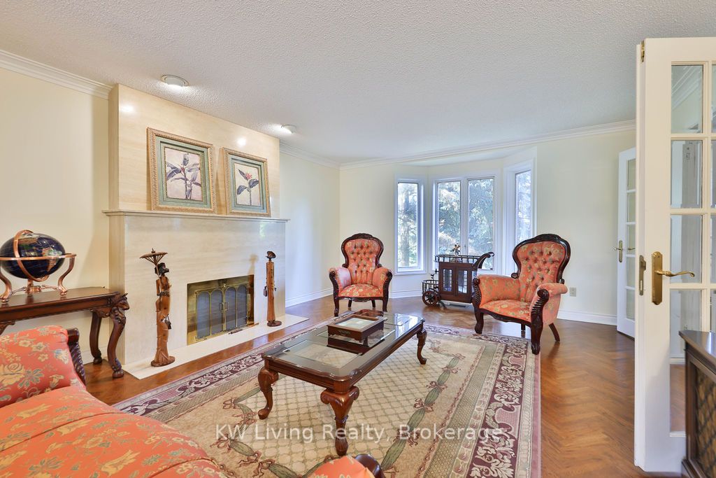 1070 Geran Crescent Property Photo 8