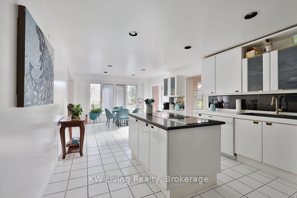 1070 Geran Crescent Property Photo 16