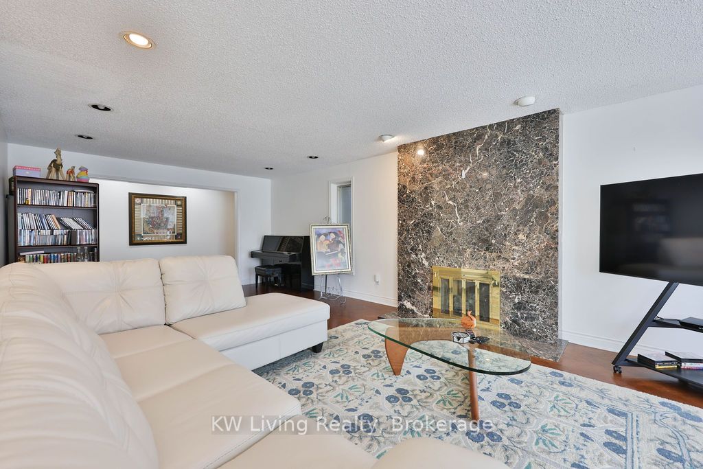 1070 Geran Crescent Property Photo 17