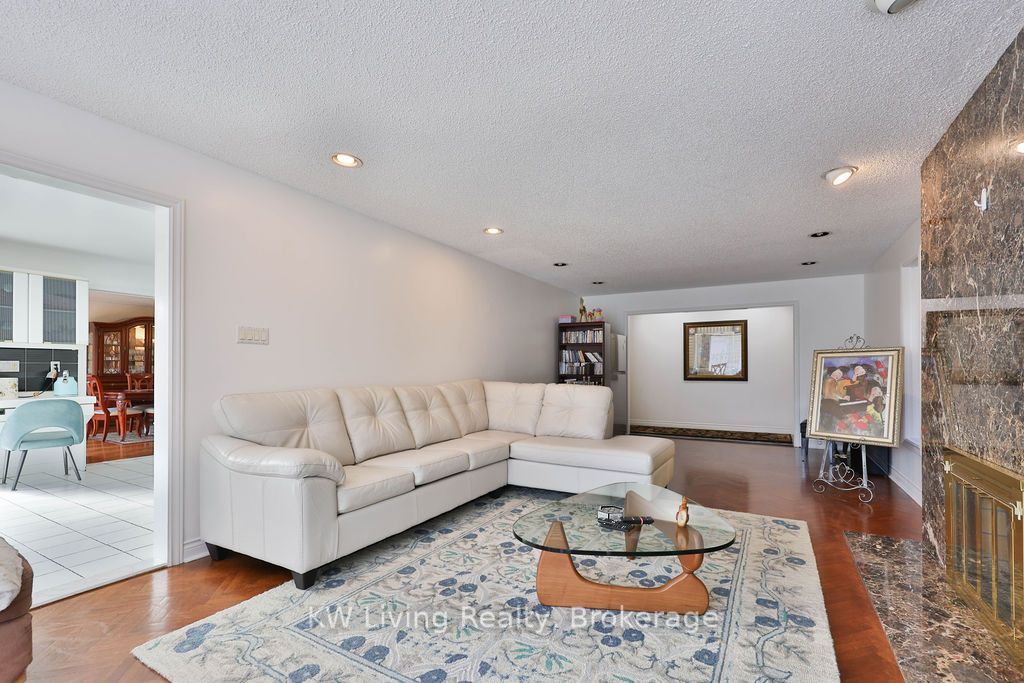 1070 Geran Crescent Property Photo 19