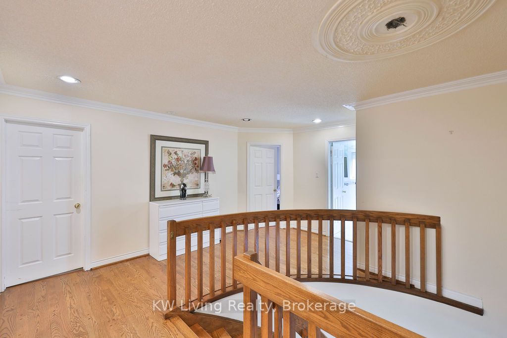 1070 Geran Crescent Property Photo 20