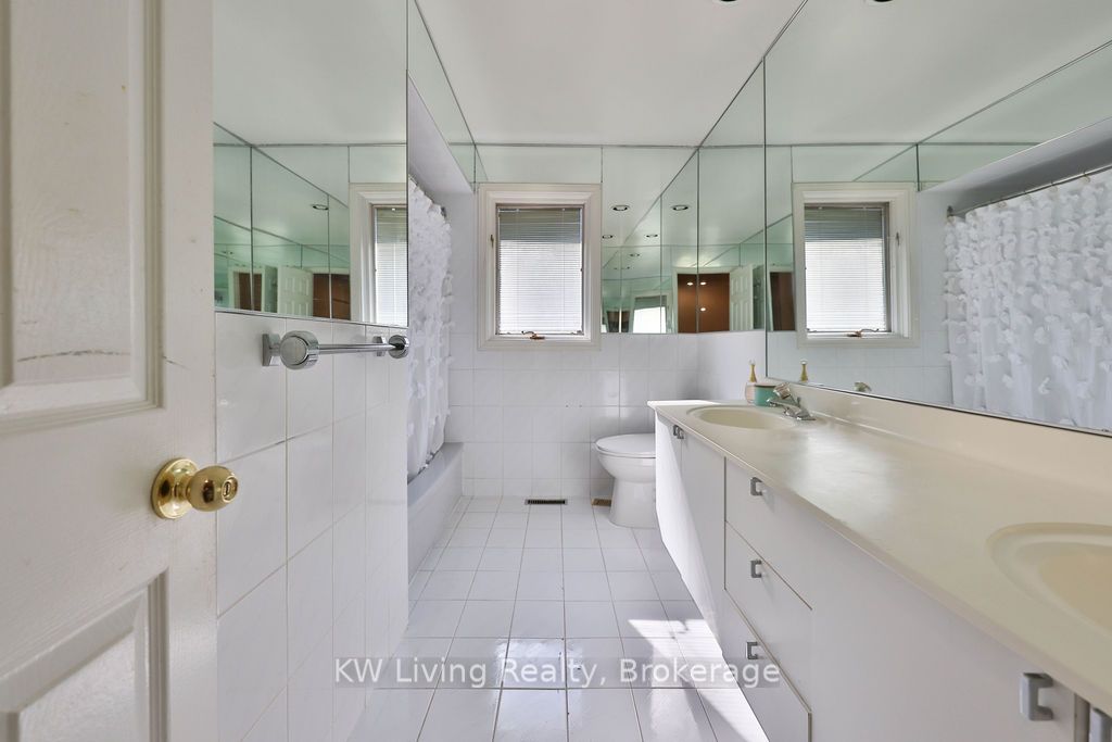 1070 Geran Crescent Property Photo 26