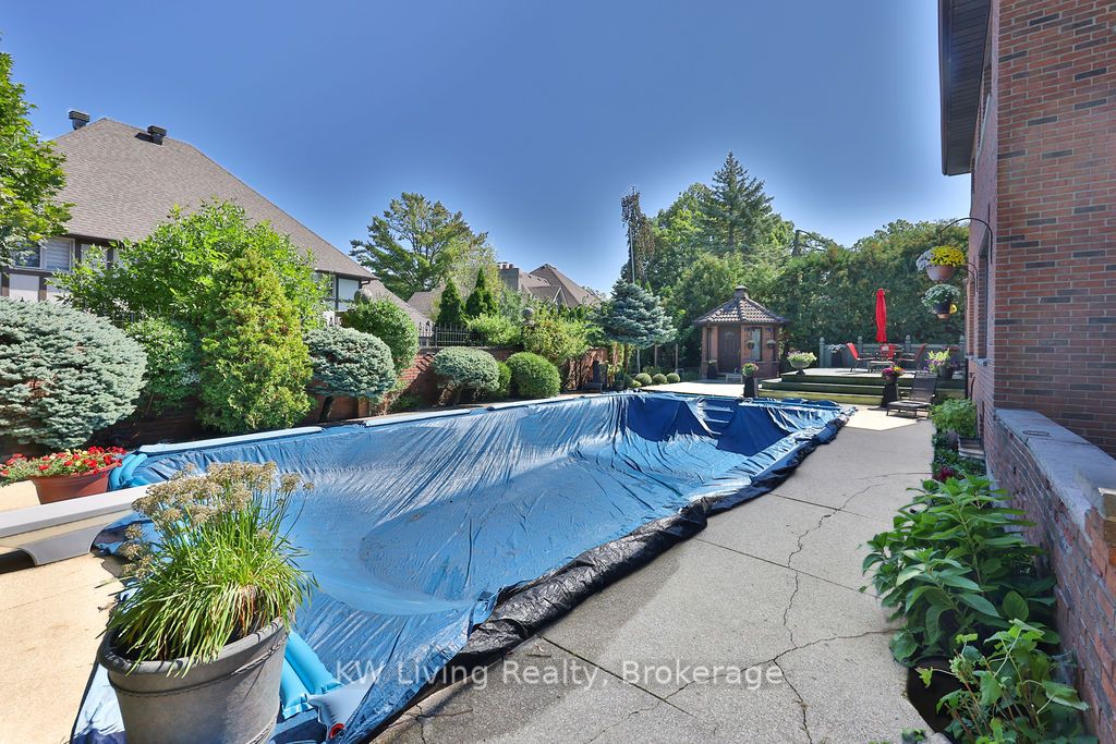 1070 Geran Crescent Property Photo 37